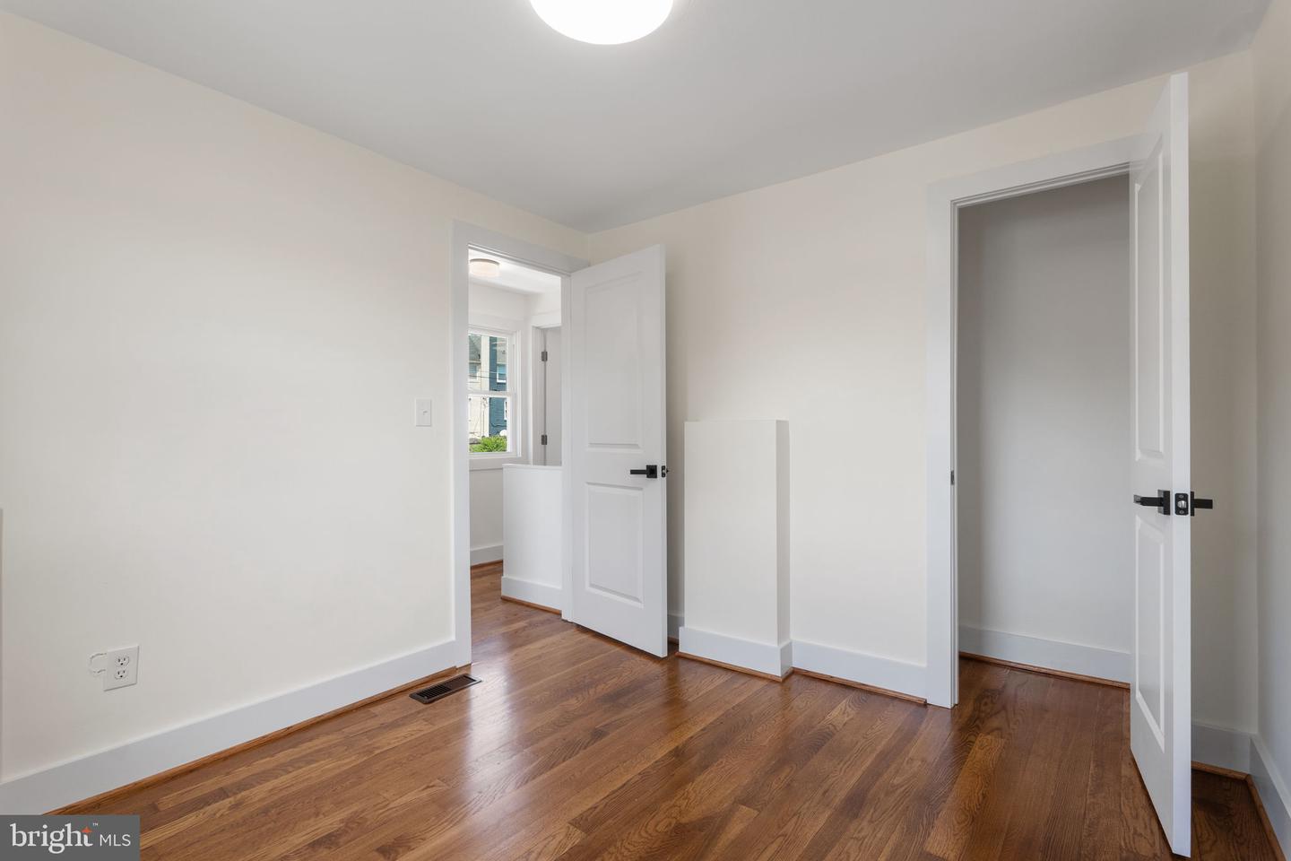 3625 S FOUR MILE RUN DR, ARLINGTON, Virginia 22206, 3 Bedrooms Bedrooms, ,3 BathroomsBathrooms,Residential,For sale,3625 S FOUR MILE RUN DR,VAAR2061358 MLS # VAAR2061358