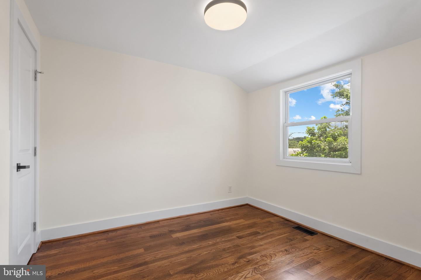 3625 S FOUR MILE RUN DR, ARLINGTON, Virginia 22206, 3 Bedrooms Bedrooms, ,3 BathroomsBathrooms,Residential,For sale,3625 S FOUR MILE RUN DR,VAAR2061358 MLS # VAAR2061358