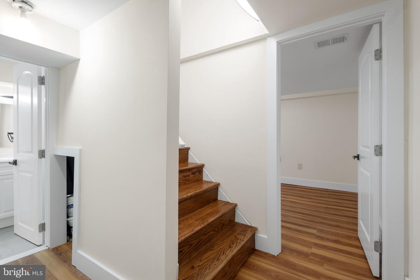 3625 S FOUR MILE RUN DR, ARLINGTON, Virginia 22206, 3 Bedrooms Bedrooms, ,3 BathroomsBathrooms,Residential,For sale,3625 S FOUR MILE RUN DR,VAAR2061358 MLS # VAAR2061358