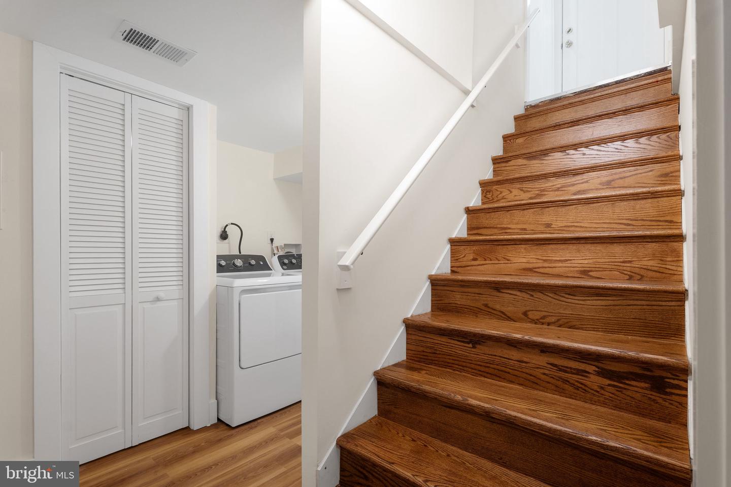 3625 S FOUR MILE RUN DR, ARLINGTON, Virginia 22206, 3 Bedrooms Bedrooms, ,3 BathroomsBathrooms,Residential,For sale,3625 S FOUR MILE RUN DR,VAAR2061358 MLS # VAAR2061358