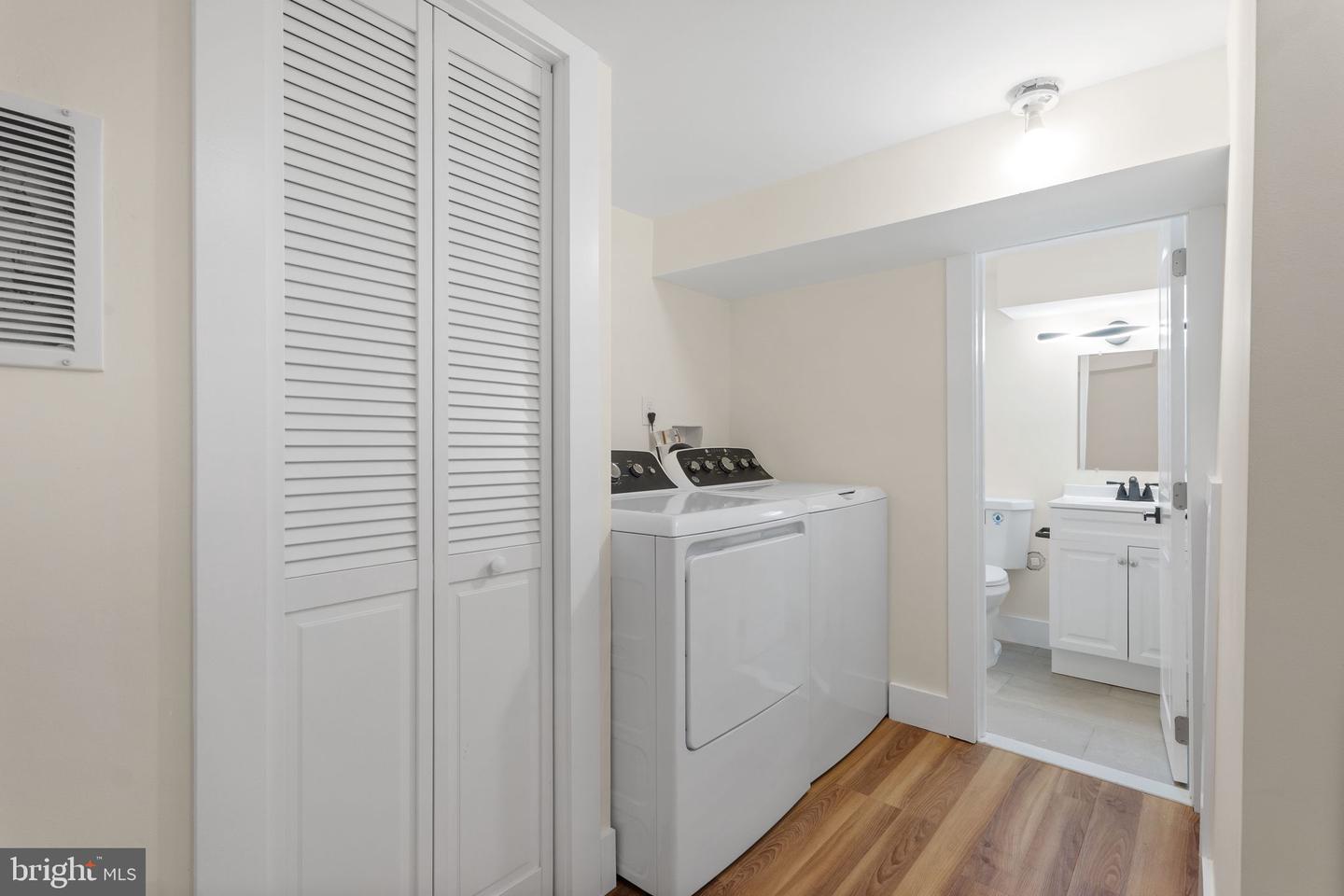 3625 S FOUR MILE RUN DR, ARLINGTON, Virginia 22206, 3 Bedrooms Bedrooms, ,3 BathroomsBathrooms,Residential,For sale,3625 S FOUR MILE RUN DR,VAAR2061358 MLS # VAAR2061358