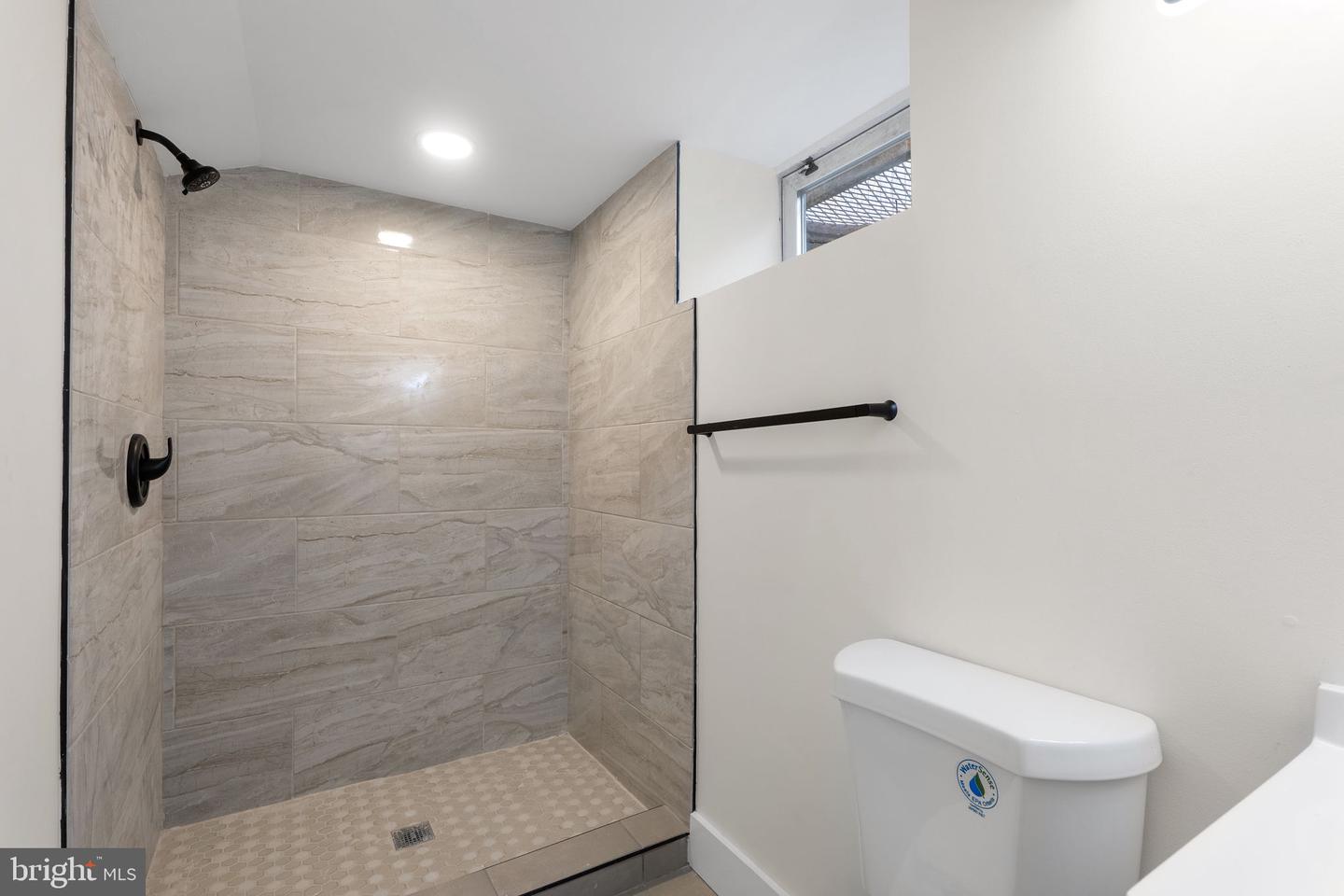 3625 S FOUR MILE RUN DR, ARLINGTON, Virginia 22206, 3 Bedrooms Bedrooms, ,3 BathroomsBathrooms,Residential,For sale,3625 S FOUR MILE RUN DR,VAAR2061358 MLS # VAAR2061358
