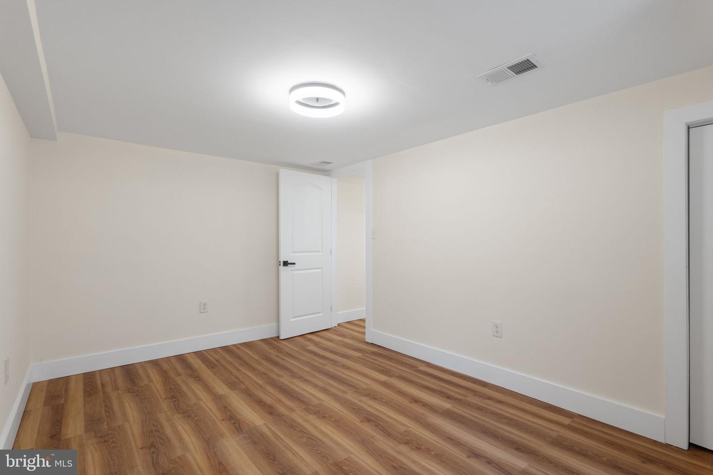 3625 S FOUR MILE RUN DR, ARLINGTON, Virginia 22206, 3 Bedrooms Bedrooms, ,3 BathroomsBathrooms,Residential,For sale,3625 S FOUR MILE RUN DR,VAAR2061358 MLS # VAAR2061358