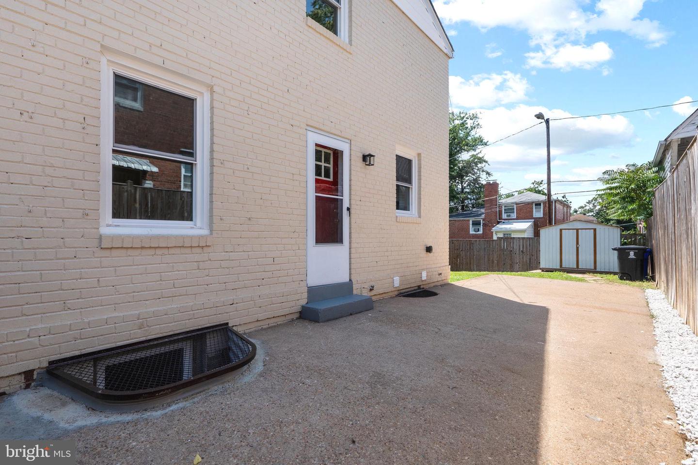 3625 S FOUR MILE RUN DR, ARLINGTON, Virginia 22206, 3 Bedrooms Bedrooms, ,3 BathroomsBathrooms,Residential,For sale,3625 S FOUR MILE RUN DR,VAAR2061358 MLS # VAAR2061358