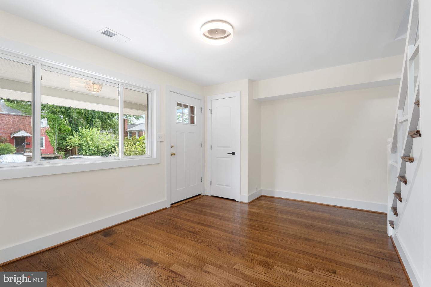 3625 S FOUR MILE RUN DR, ARLINGTON, Virginia 22206, 3 Bedrooms Bedrooms, ,3 BathroomsBathrooms,Residential,For sale,3625 S FOUR MILE RUN DR,VAAR2061358 MLS # VAAR2061358