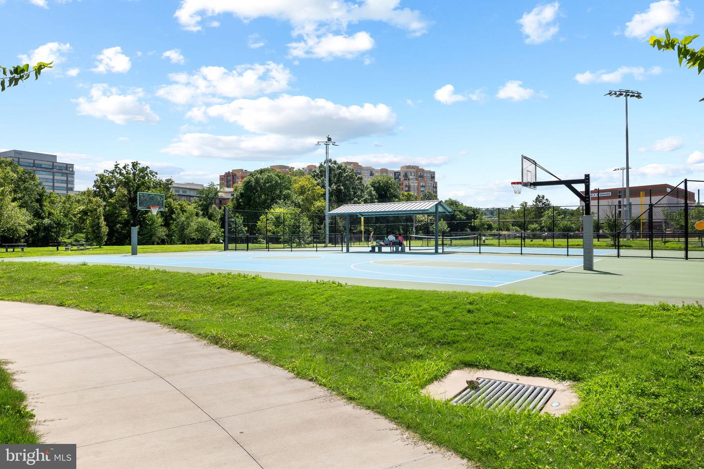 3625 S FOUR MILE RUN DR, ARLINGTON, Virginia 22206, 3 Bedrooms Bedrooms, ,3 BathroomsBathrooms,Residential,For sale,3625 S FOUR MILE RUN DR,VAAR2061358 MLS # VAAR2061358