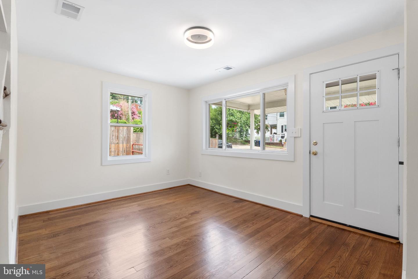 3625 S FOUR MILE RUN DR, ARLINGTON, Virginia 22206, 3 Bedrooms Bedrooms, ,3 BathroomsBathrooms,Residential,For sale,3625 S FOUR MILE RUN DR,VAAR2061358 MLS # VAAR2061358