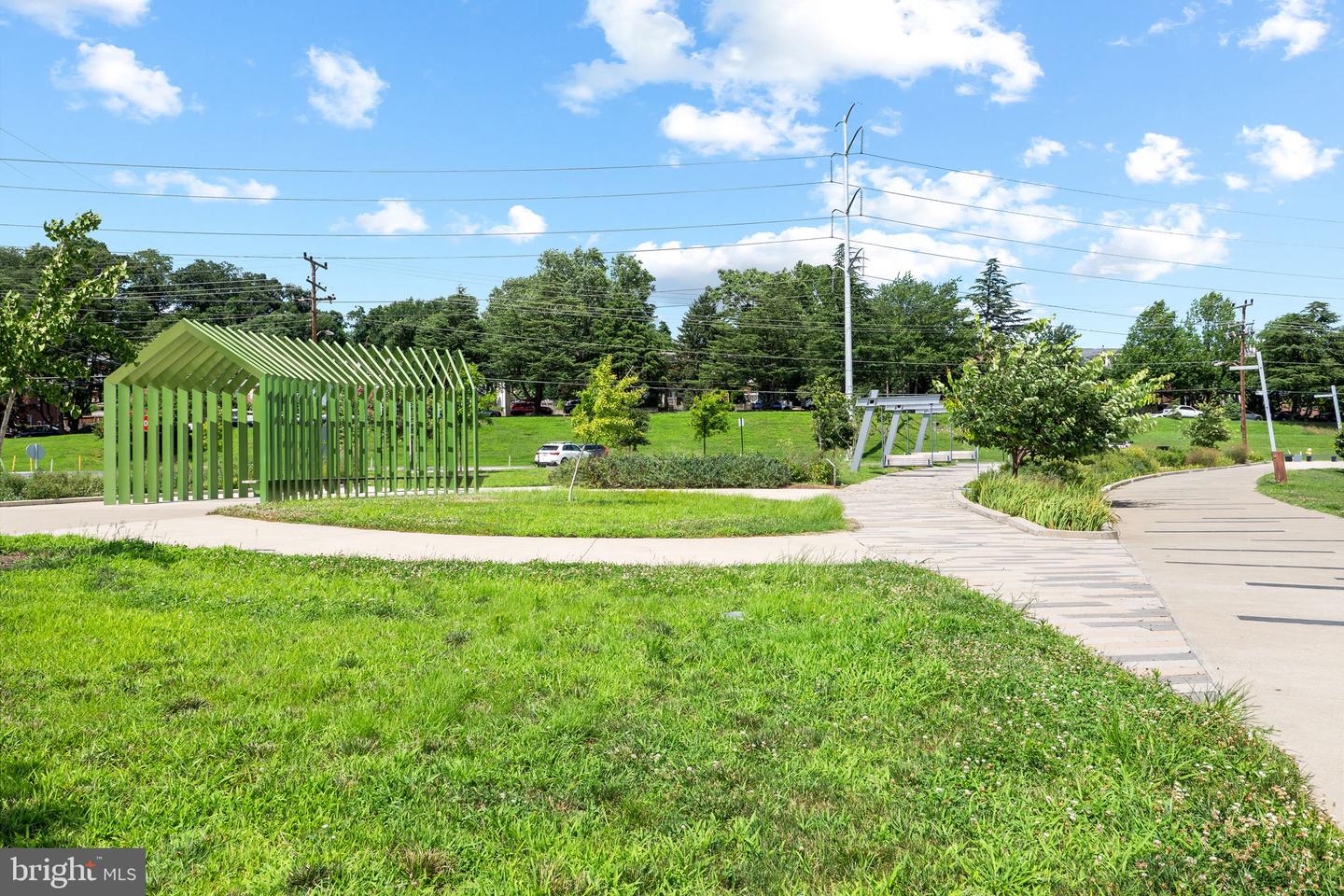 3625 S FOUR MILE RUN DR, ARLINGTON, Virginia 22206, 3 Bedrooms Bedrooms, ,3 BathroomsBathrooms,Residential,For sale,3625 S FOUR MILE RUN DR,VAAR2061358 MLS # VAAR2061358