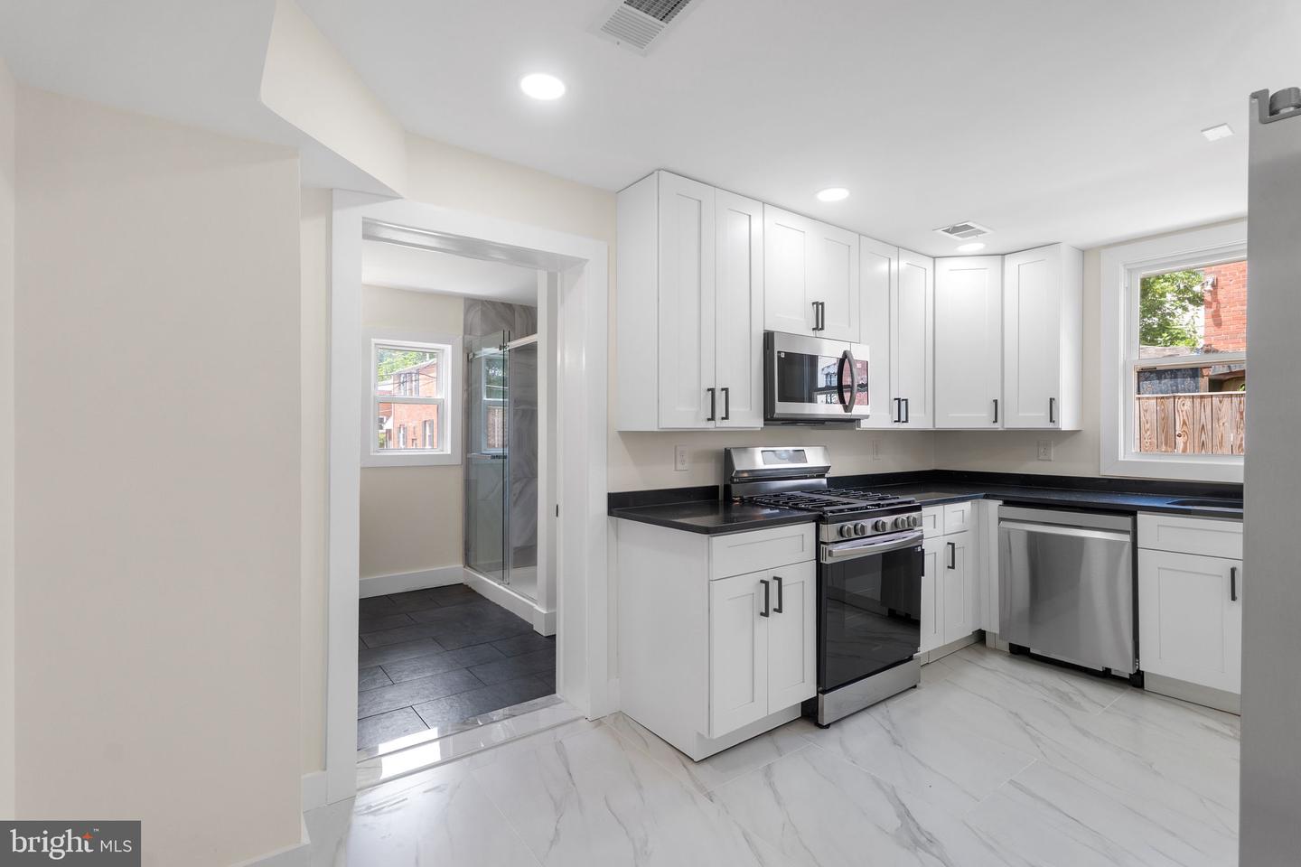3625 S FOUR MILE RUN DR, ARLINGTON, Virginia 22206, 3 Bedrooms Bedrooms, ,3 BathroomsBathrooms,Residential,For sale,3625 S FOUR MILE RUN DR,VAAR2061358 MLS # VAAR2061358