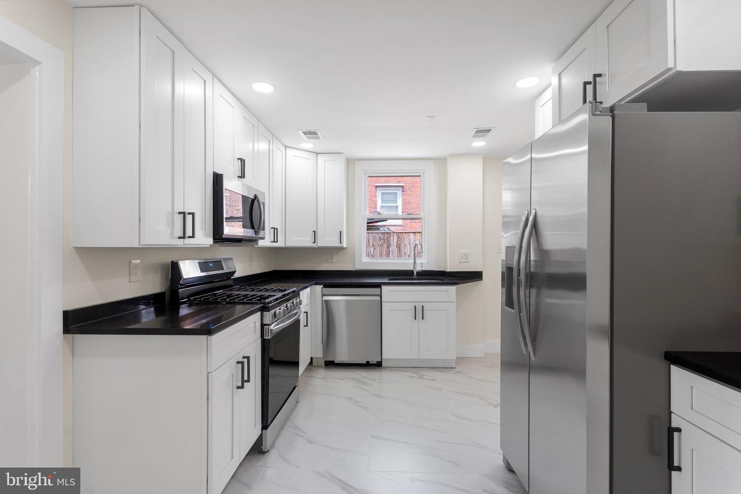 3625 S FOUR MILE RUN DR, ARLINGTON, Virginia 22206, 3 Bedrooms Bedrooms, ,3 BathroomsBathrooms,Residential,For sale,3625 S FOUR MILE RUN DR,VAAR2061358 MLS # VAAR2061358