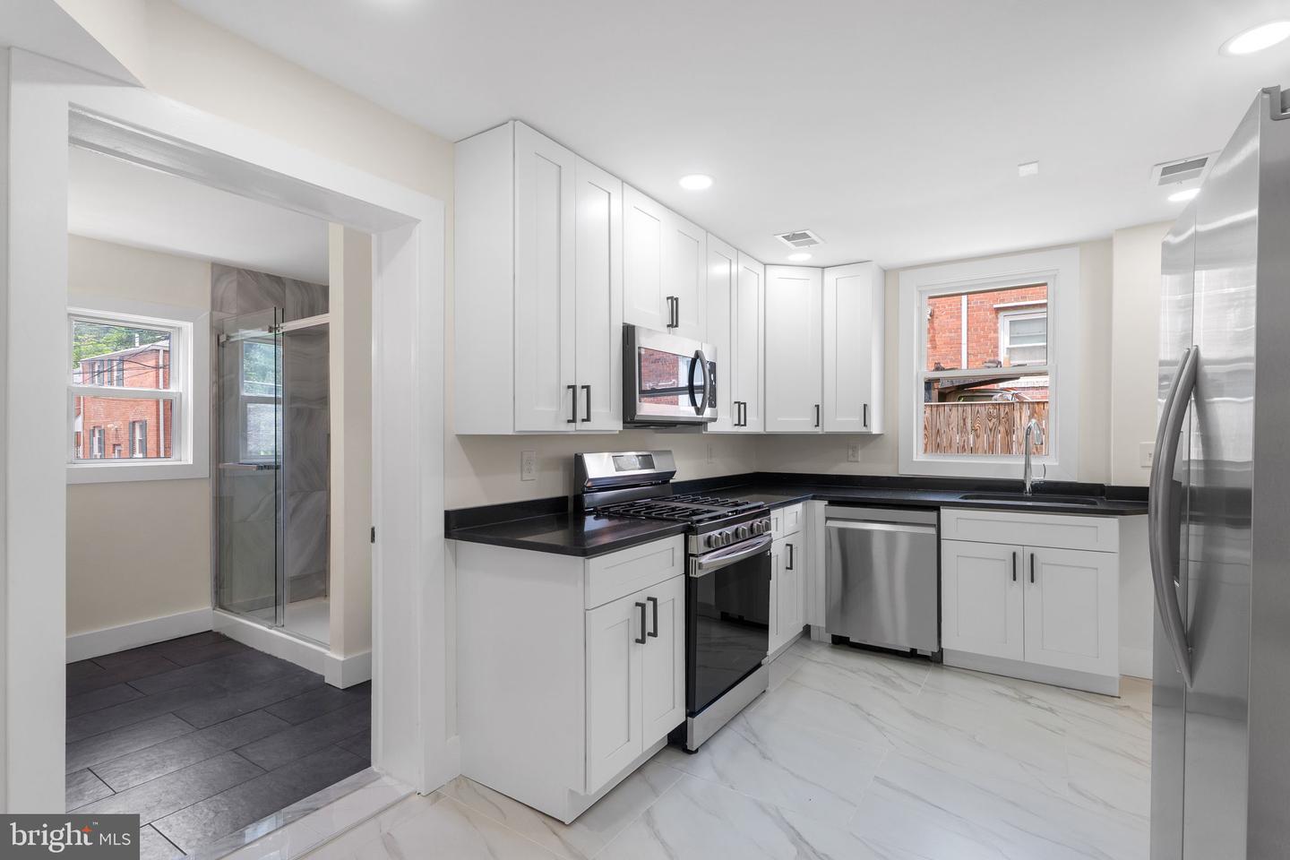 3625 S FOUR MILE RUN DR, ARLINGTON, Virginia 22206, 3 Bedrooms Bedrooms, ,3 BathroomsBathrooms,Residential,For sale,3625 S FOUR MILE RUN DR,VAAR2061358 MLS # VAAR2061358