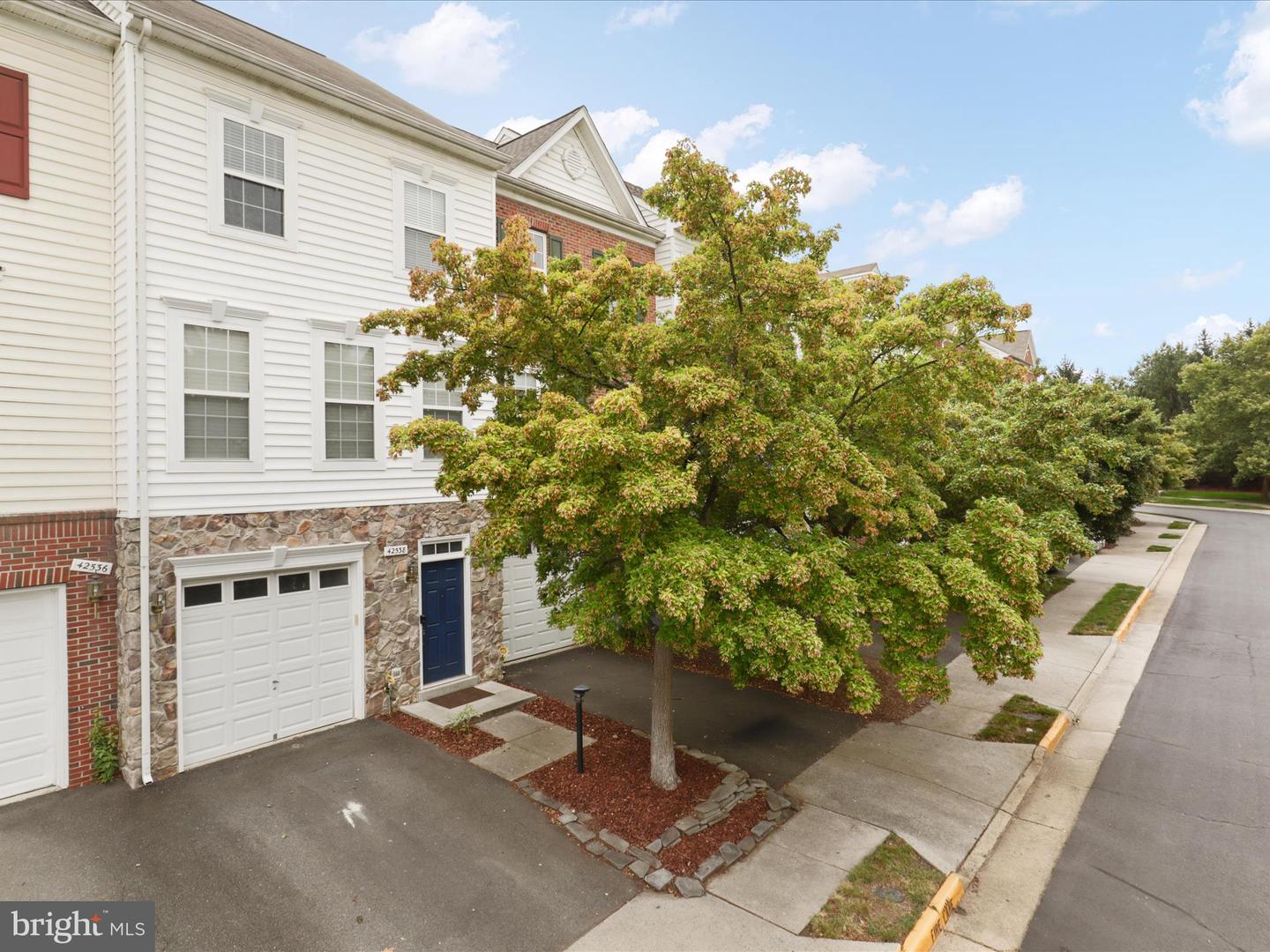 42538 MAGELLAN SQ, BRAMBLETON, Virginia 20148, 3 Bedrooms Bedrooms, ,3 BathroomsBathrooms,Residential,For sale,42538 MAGELLAN SQ,VALO2103152 MLS # VALO2103152