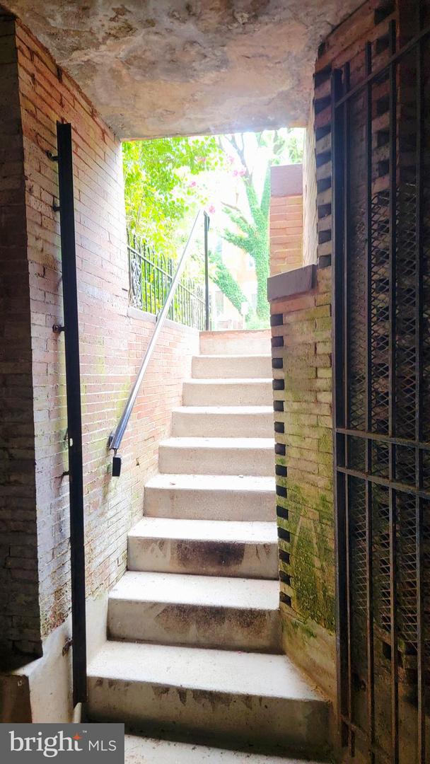 2216 1ST ST NW, WASHINGTON, District Of Columbia 20001, 6 Bedrooms Bedrooms, ,4 BathroomsBathrooms,Residential,For sale,2216 1ST ST NW,DCDC2212146 MLS # DCDC2212146