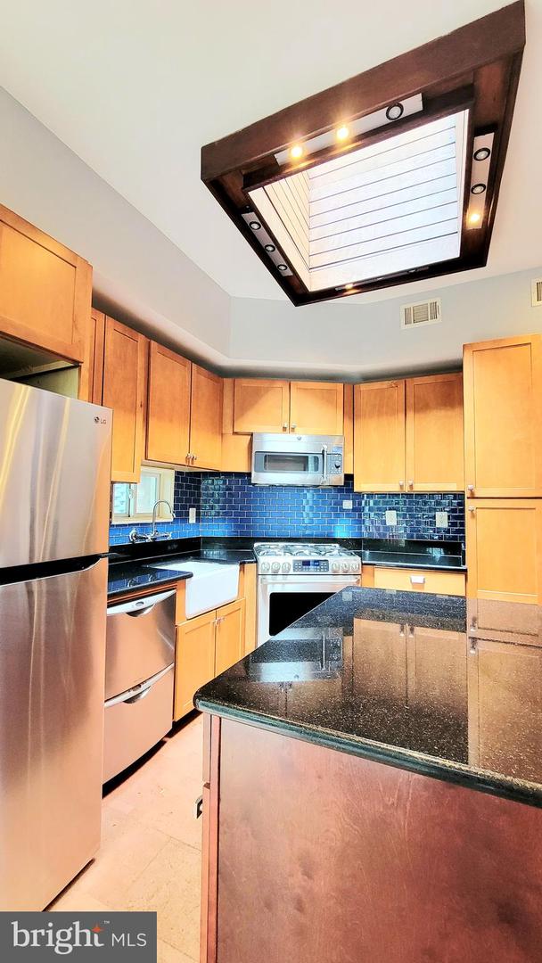 2216 1ST ST NW, WASHINGTON, District Of Columbia 20001, 6 Bedrooms Bedrooms, ,4 BathroomsBathrooms,Residential,For sale,2216 1ST ST NW,DCDC2212146 MLS # DCDC2212146