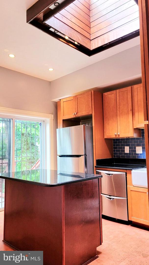 2216 1ST ST NW, WASHINGTON, District Of Columbia 20001, 6 Bedrooms Bedrooms, ,4 BathroomsBathrooms,Residential,For sale,2216 1ST ST NW,DCDC2212146 MLS # DCDC2212146