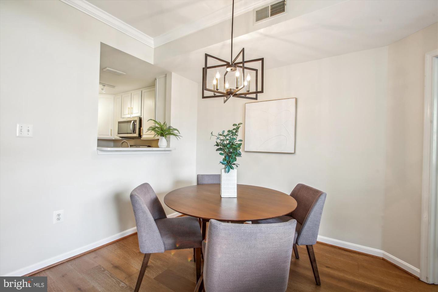 621 N SAINT ASAPH ST #302, ALEXANDRIA, Virginia 22314, 2 Bedrooms Bedrooms, ,1 BathroomBathrooms,Residential,For sale,621 N SAINT ASAPH ST #302,VAAX2047882 MLS # VAAX2047882
