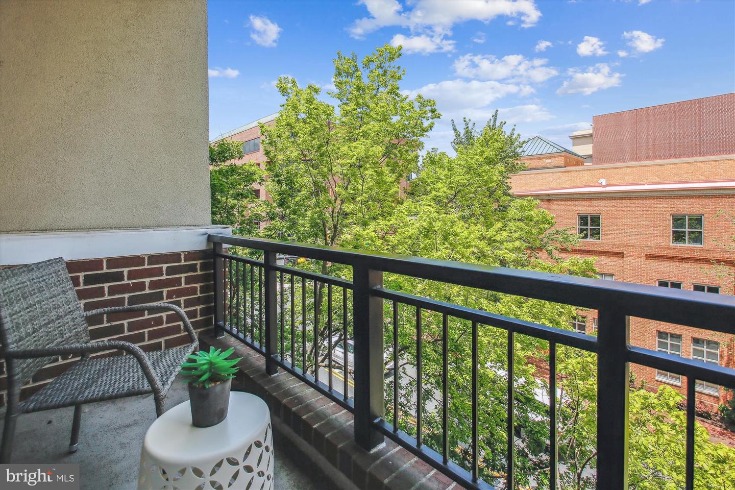 621 N SAINT ASAPH ST #302, ALEXANDRIA, Virginia 22314, 2 Bedrooms Bedrooms, ,1 BathroomBathrooms,Residential,For sale,621 N SAINT ASAPH ST #302,VAAX2047882 MLS # VAAX2047882