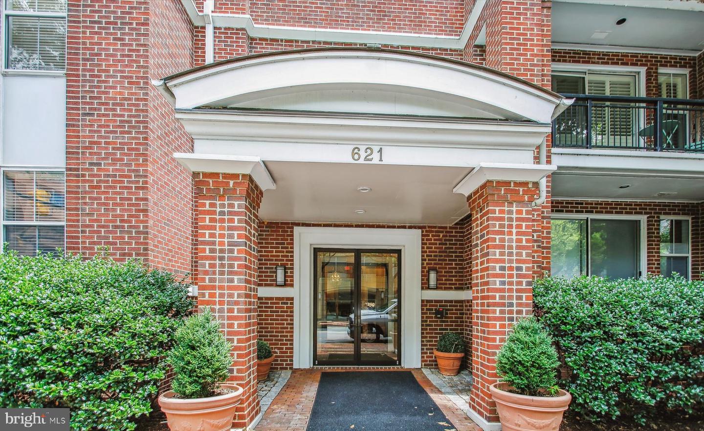 621 N SAINT ASAPH ST #302, ALEXANDRIA, Virginia 22314, 2 Bedrooms Bedrooms, ,1 BathroomBathrooms,Residential,For sale,621 N SAINT ASAPH ST #302,VAAX2047882 MLS # VAAX2047882