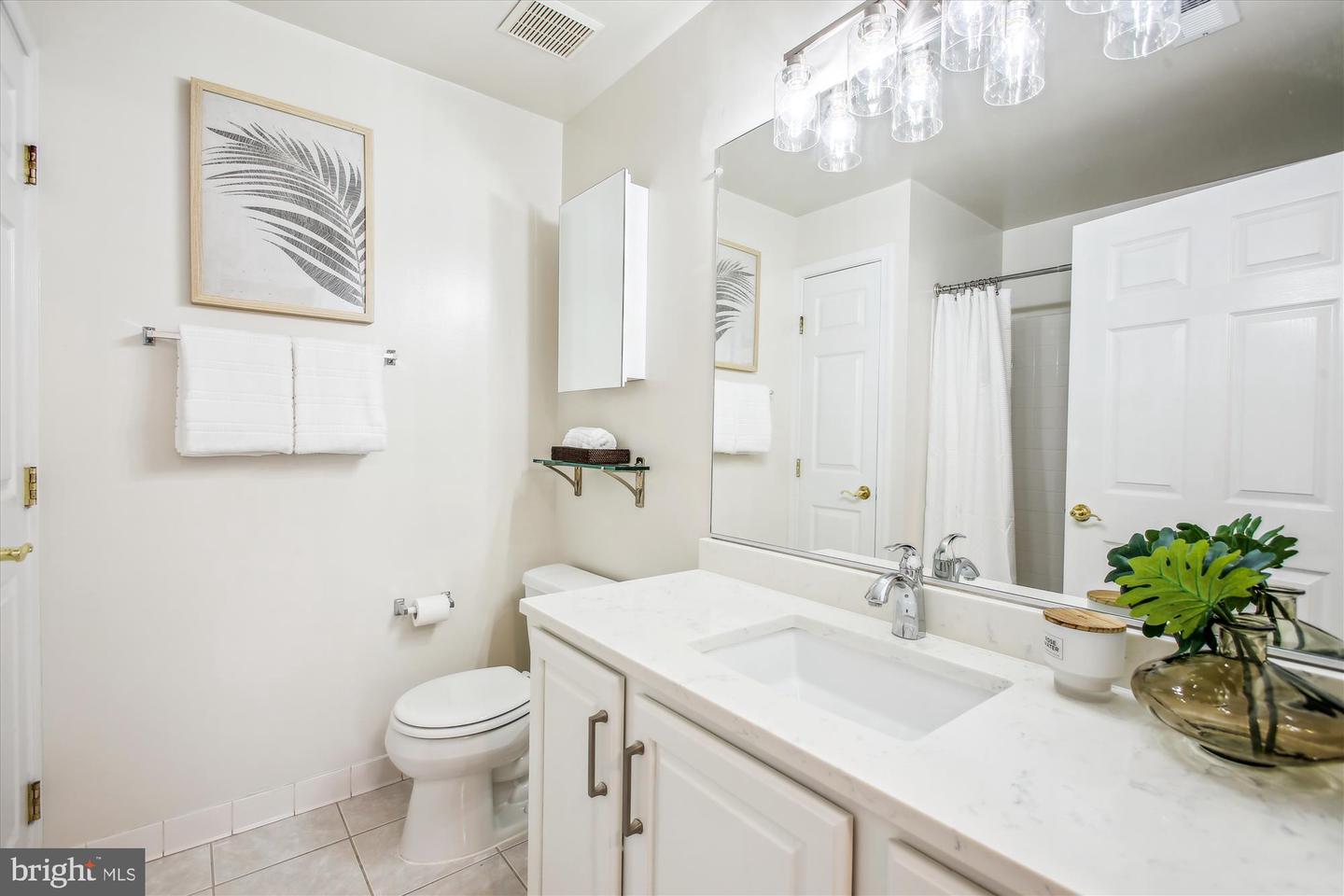 621 N SAINT ASAPH ST #302, ALEXANDRIA, Virginia 22314, 2 Bedrooms Bedrooms, ,1 BathroomBathrooms,Residential,For sale,621 N SAINT ASAPH ST #302,VAAX2047882 MLS # VAAX2047882