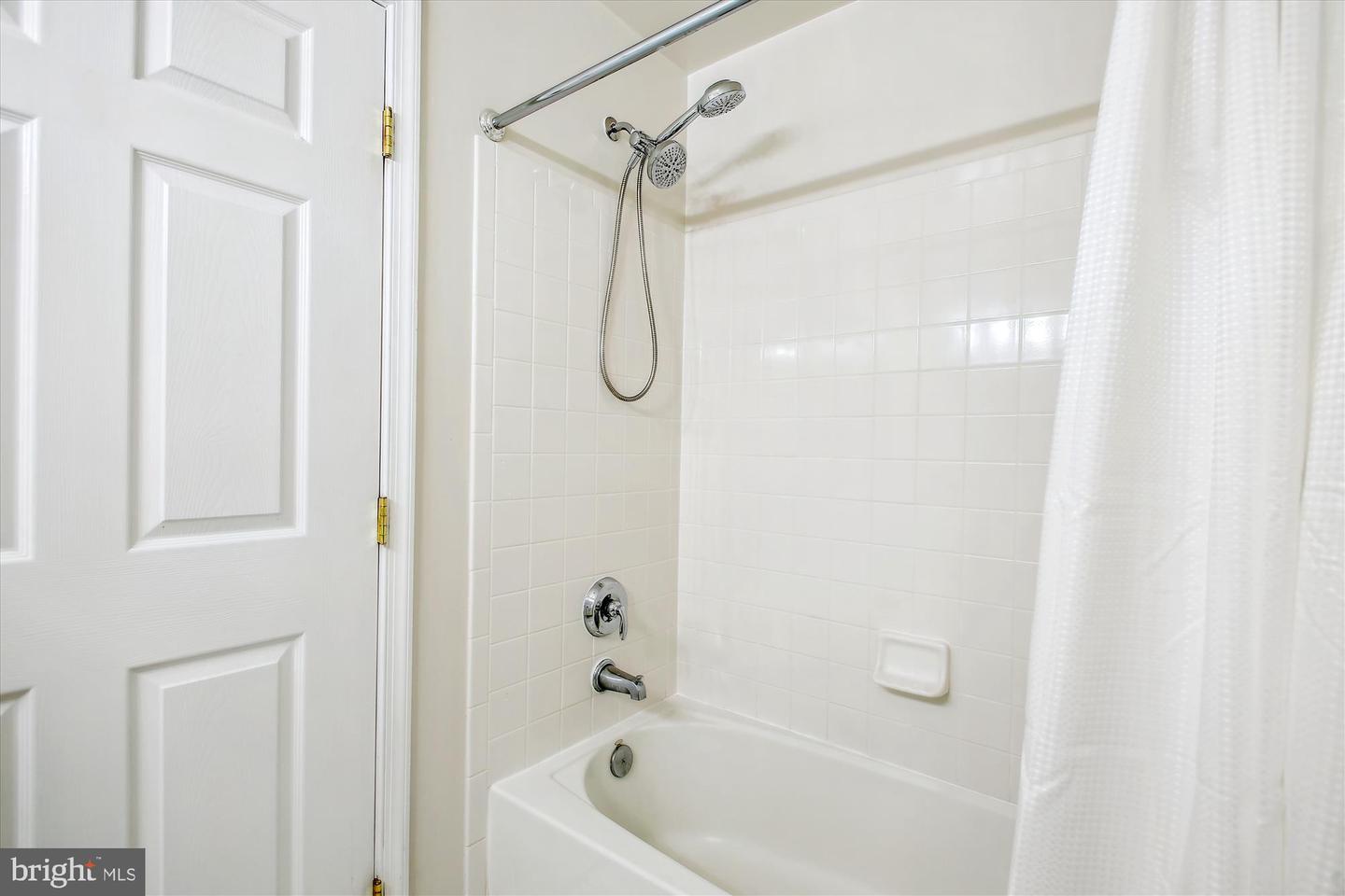 621 N SAINT ASAPH ST #302, ALEXANDRIA, Virginia 22314, 2 Bedrooms Bedrooms, ,1 BathroomBathrooms,Residential,For sale,621 N SAINT ASAPH ST #302,VAAX2047882 MLS # VAAX2047882