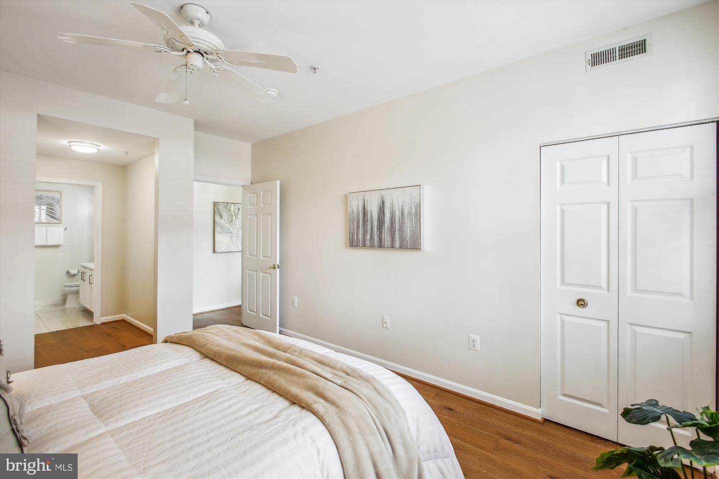 621 N SAINT ASAPH ST #302, ALEXANDRIA, Virginia 22314, 2 Bedrooms Bedrooms, ,1 BathroomBathrooms,Residential,For sale,621 N SAINT ASAPH ST #302,VAAX2047882 MLS # VAAX2047882