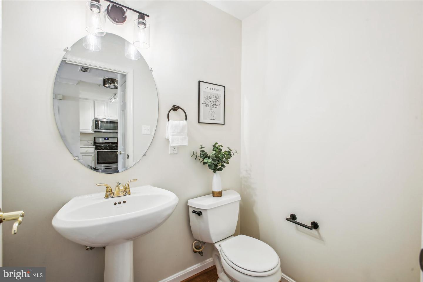 621 N SAINT ASAPH ST #302, ALEXANDRIA, Virginia 22314, 2 Bedrooms Bedrooms, ,1 BathroomBathrooms,Residential,For sale,621 N SAINT ASAPH ST #302,VAAX2047882 MLS # VAAX2047882