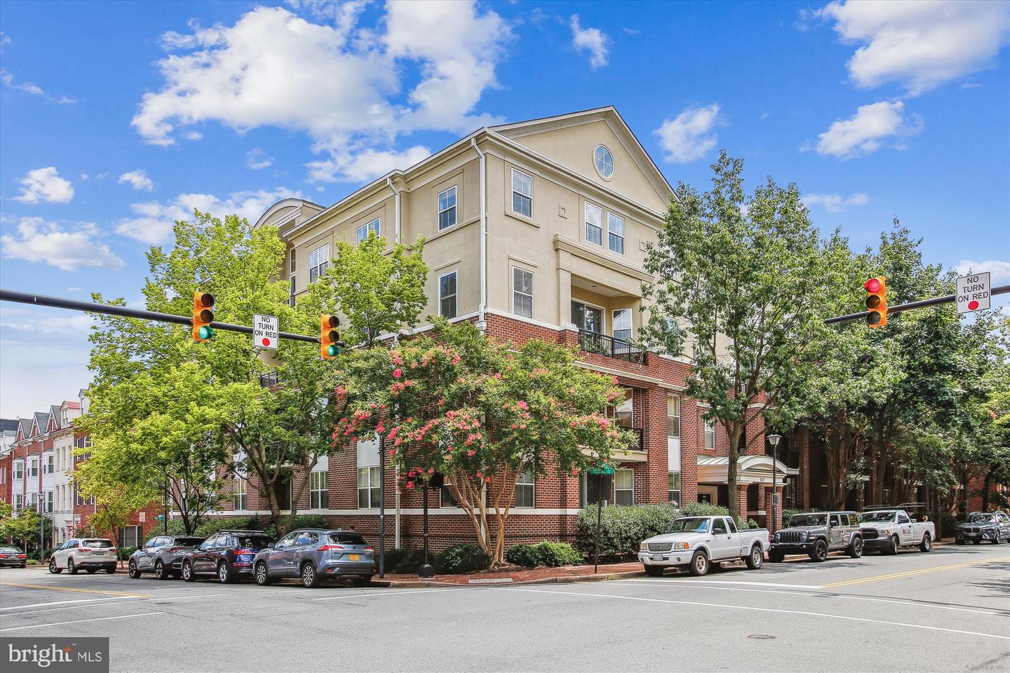 621 N SAINT ASAPH ST #302, ALEXANDRIA, Virginia 22314, 2 Bedrooms Bedrooms, ,1 BathroomBathrooms,Residential,For sale,621 N SAINT ASAPH ST #302,VAAX2047882 MLS # VAAX2047882