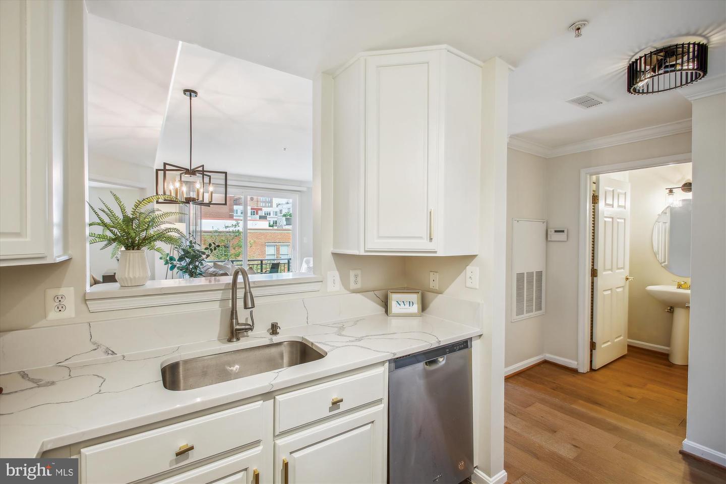 621 N SAINT ASAPH ST #302, ALEXANDRIA, Virginia 22314, 2 Bedrooms Bedrooms, ,1 BathroomBathrooms,Residential,For sale,621 N SAINT ASAPH ST #302,VAAX2047882 MLS # VAAX2047882
