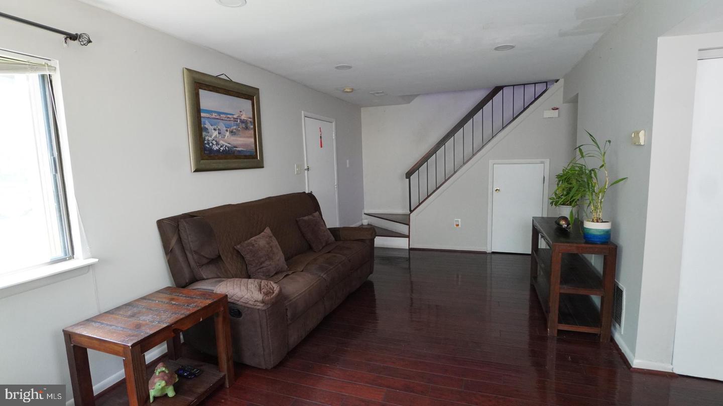 5674 OAK TANAGER CT, BURKE, Virginia 22015, 3 Bedrooms Bedrooms, ,1 BathroomBathrooms,Residential,For sale,5674 OAK TANAGER CT,VAFX2257692 MLS # VAFX2257692