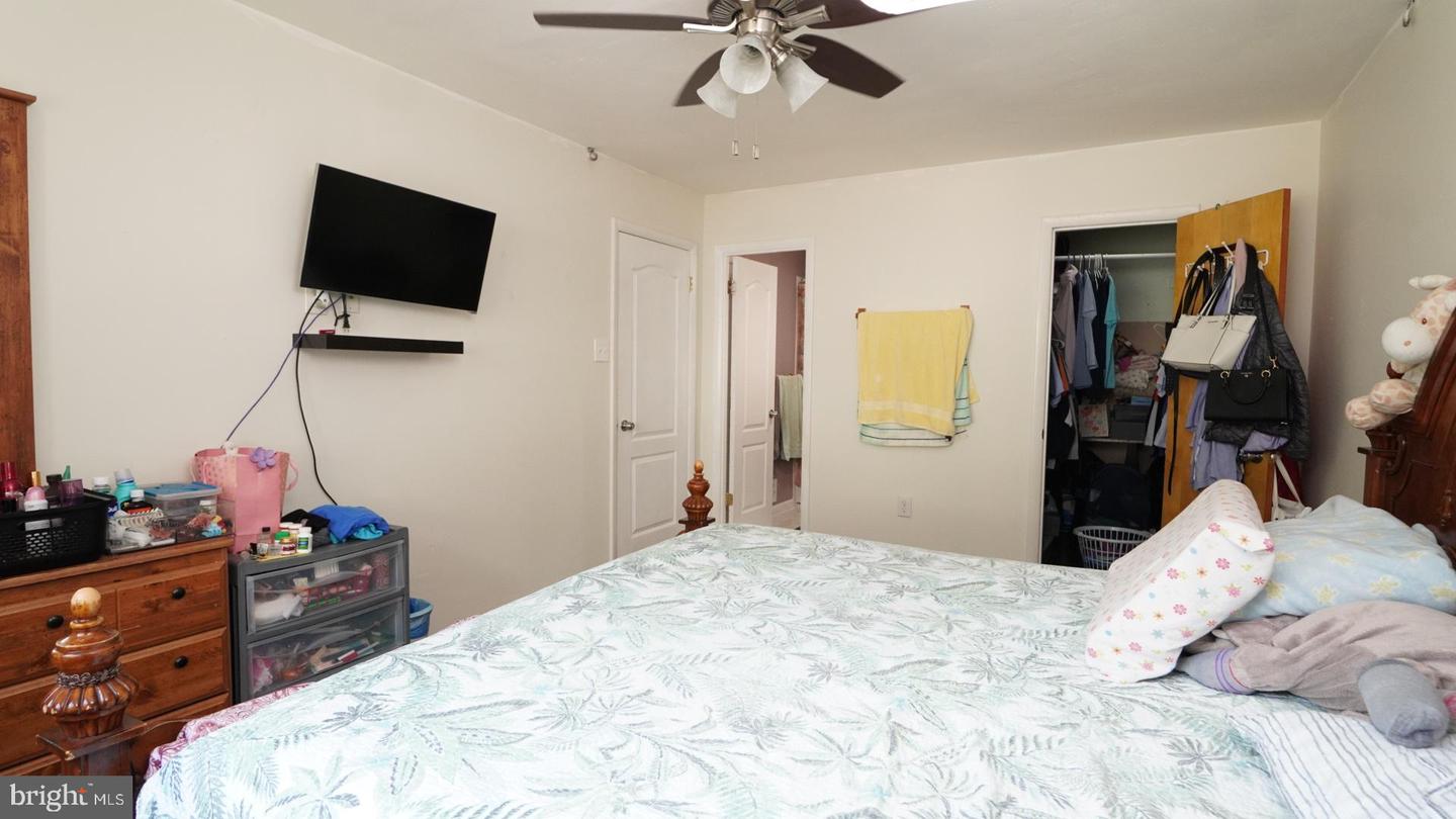 5674 OAK TANAGER CT, BURKE, Virginia 22015, 3 Bedrooms Bedrooms, ,1 BathroomBathrooms,Residential,For sale,5674 OAK TANAGER CT,VAFX2257692 MLS # VAFX2257692