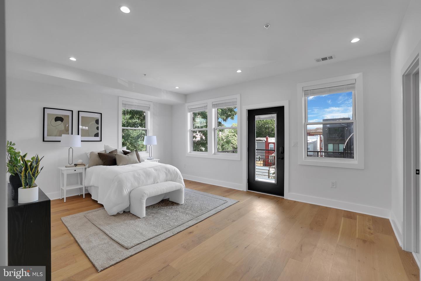 616 NW KENYON ST NW #1, WASHINGTON, District Of Columbia 20010, 5 Bedrooms Bedrooms, ,5 BathroomsBathrooms,Residential,For sale,616 NW KENYON ST NW #1,DCDC2212284 MLS # DCDC2212284