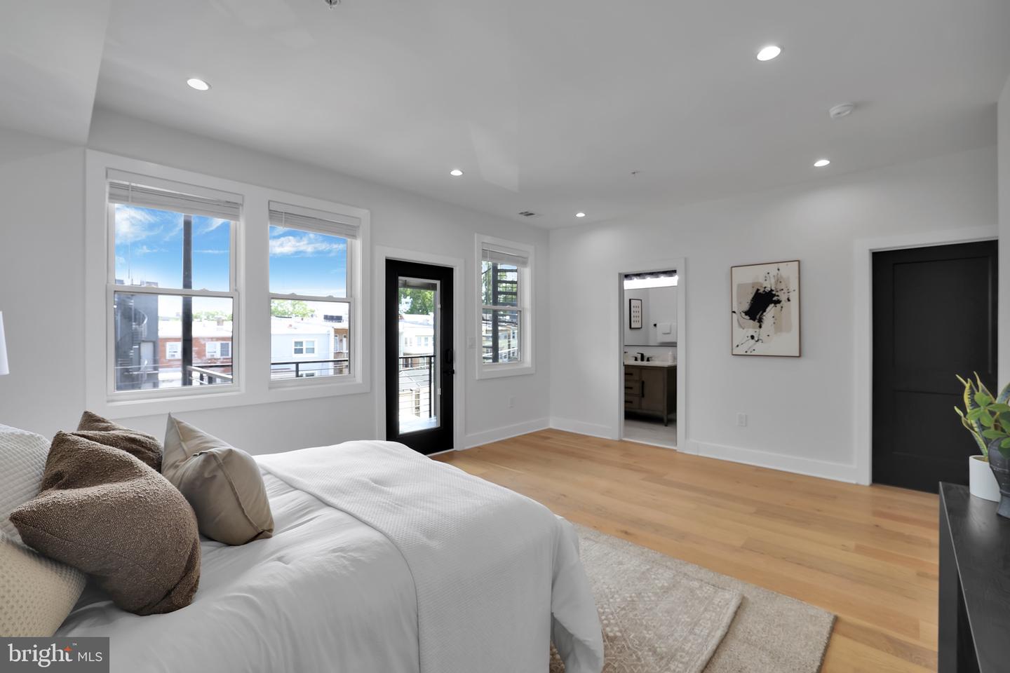 616 NW KENYON ST NW #1, WASHINGTON, District Of Columbia 20010, 5 Bedrooms Bedrooms, ,5 BathroomsBathrooms,Residential,For sale,616 NW KENYON ST NW #1,DCDC2212284 MLS # DCDC2212284