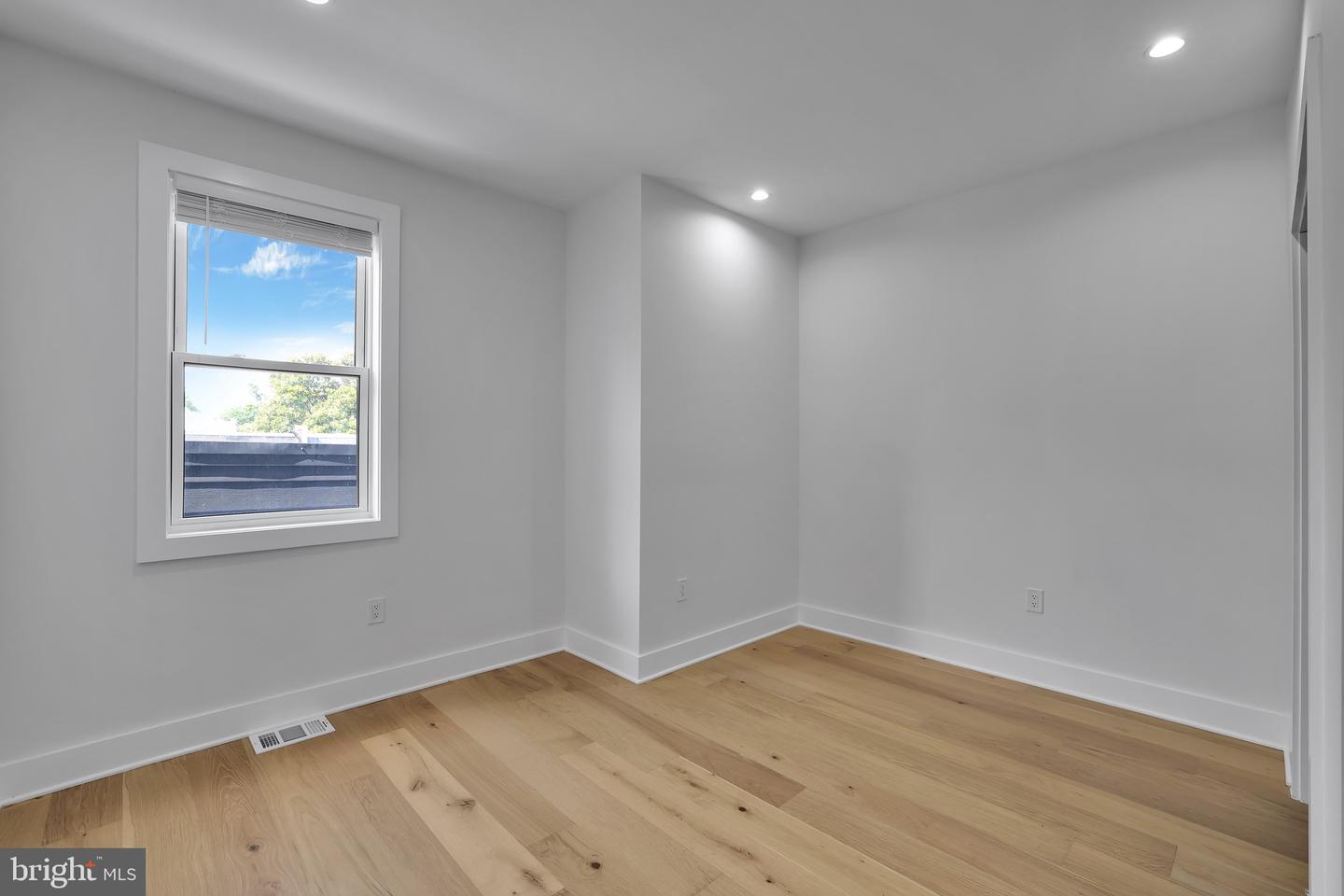 616 NW KENYON ST NW #1, WASHINGTON, District Of Columbia 20010, 5 Bedrooms Bedrooms, ,5 BathroomsBathrooms,Residential,For sale,616 NW KENYON ST NW #1,DCDC2212284 MLS # DCDC2212284