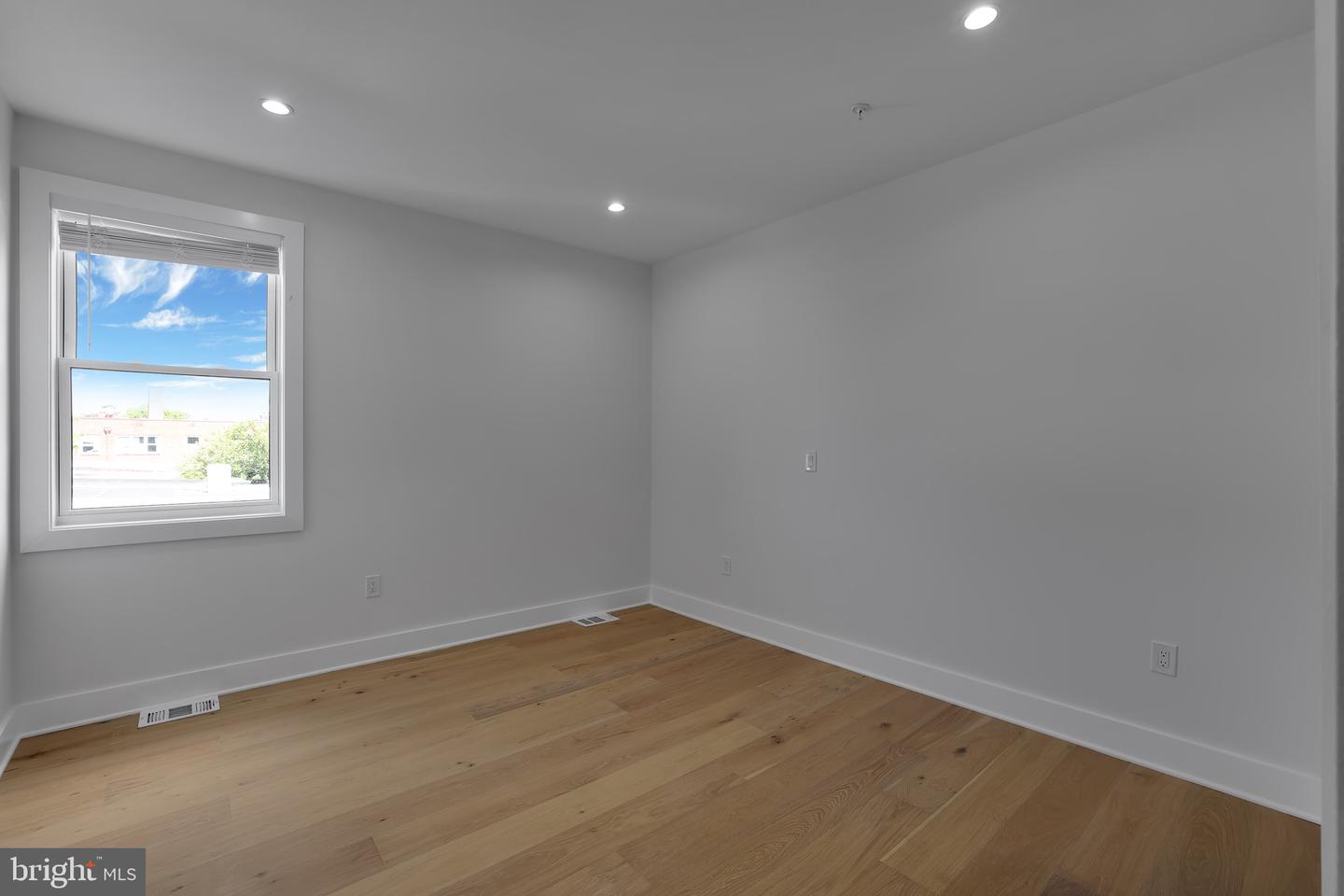 616 NW KENYON ST NW #1, WASHINGTON, District Of Columbia 20010, 5 Bedrooms Bedrooms, ,5 BathroomsBathrooms,Residential,For sale,616 NW KENYON ST NW #1,DCDC2212284 MLS # DCDC2212284