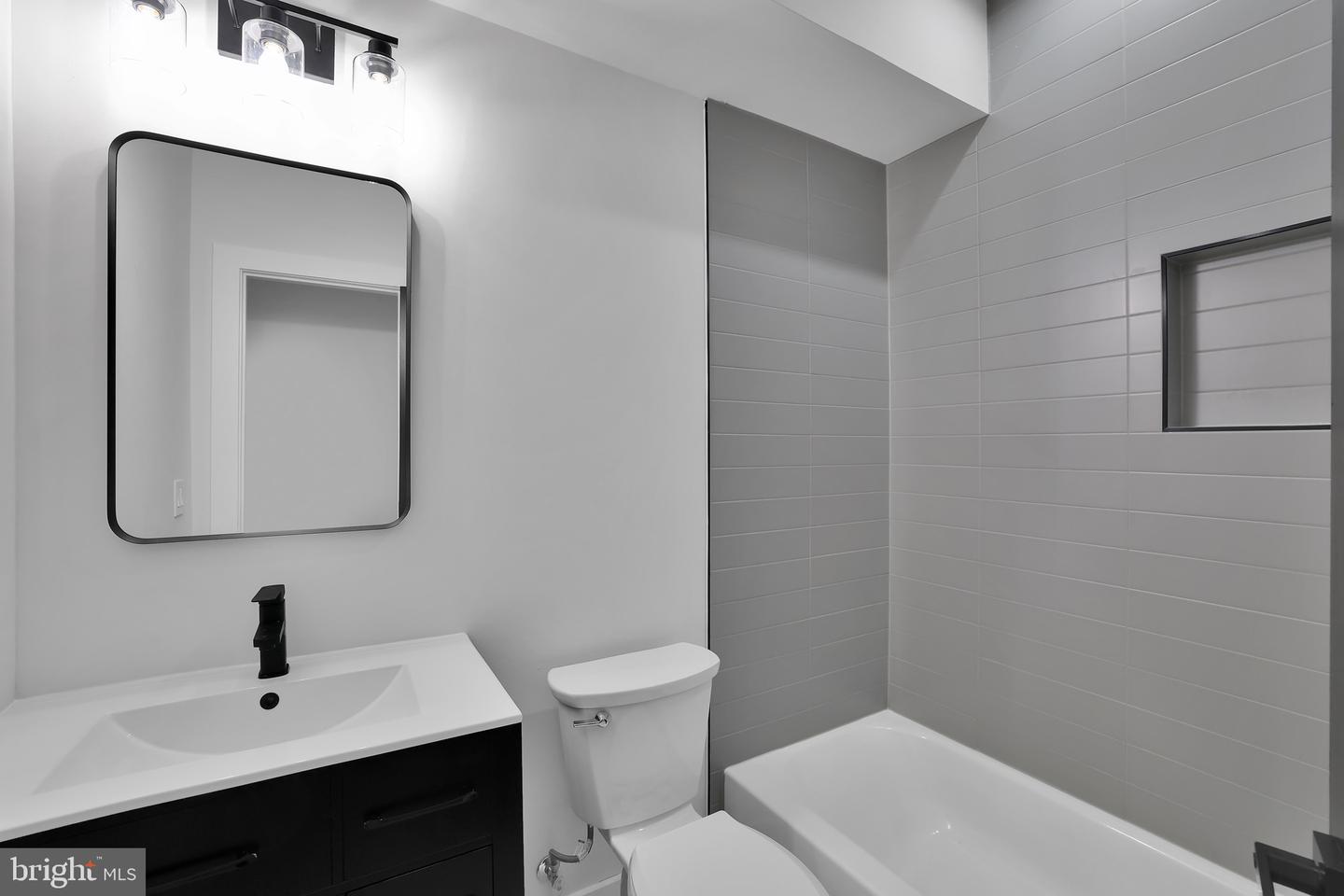 616 NW KENYON ST NW #1, WASHINGTON, District Of Columbia 20010, 5 Bedrooms Bedrooms, ,5 BathroomsBathrooms,Residential,For sale,616 NW KENYON ST NW #1,DCDC2212284 MLS # DCDC2212284
