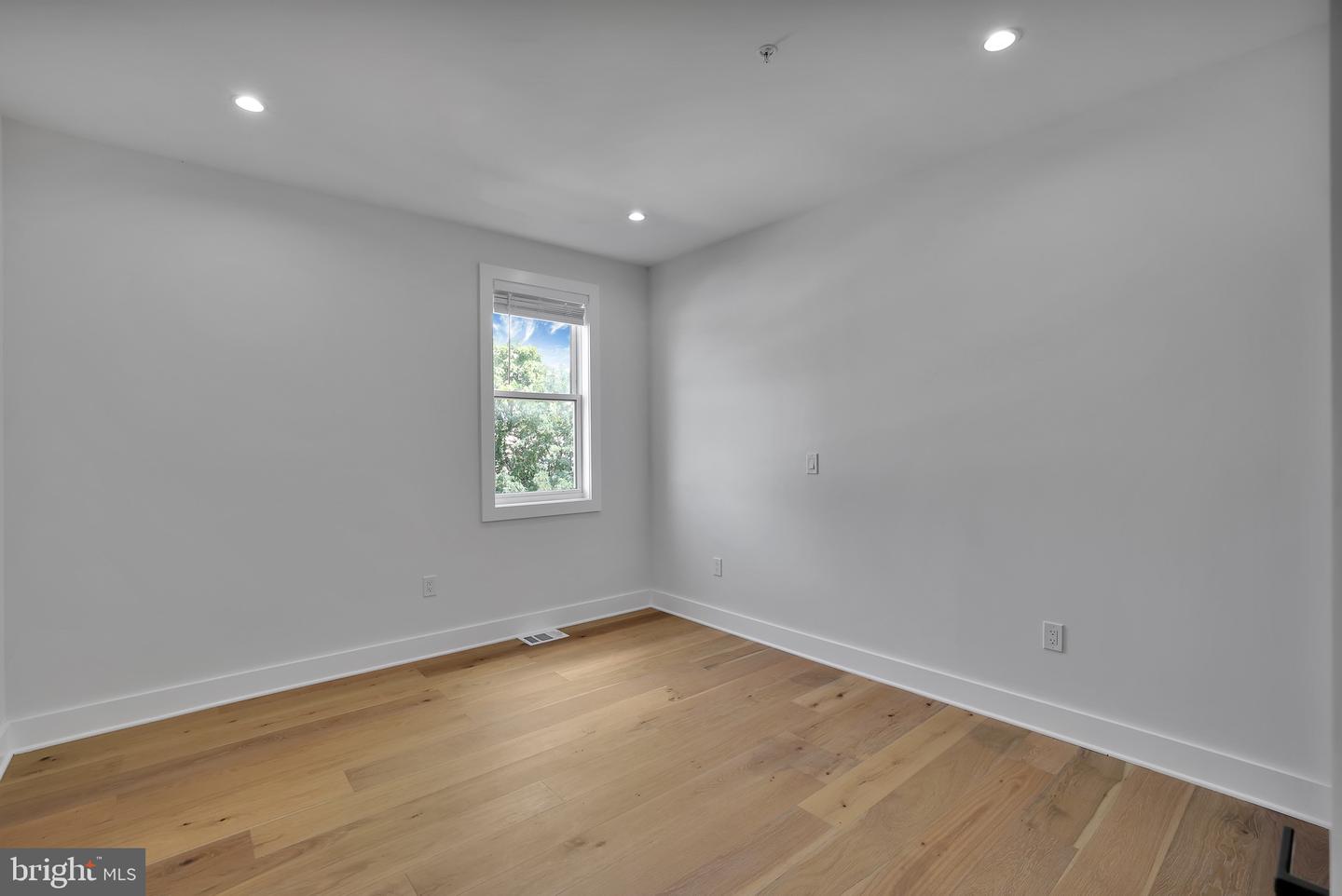 616 NW KENYON ST NW #1, WASHINGTON, District Of Columbia 20010, 5 Bedrooms Bedrooms, ,5 BathroomsBathrooms,Residential,For sale,616 NW KENYON ST NW #1,DCDC2212284 MLS # DCDC2212284
