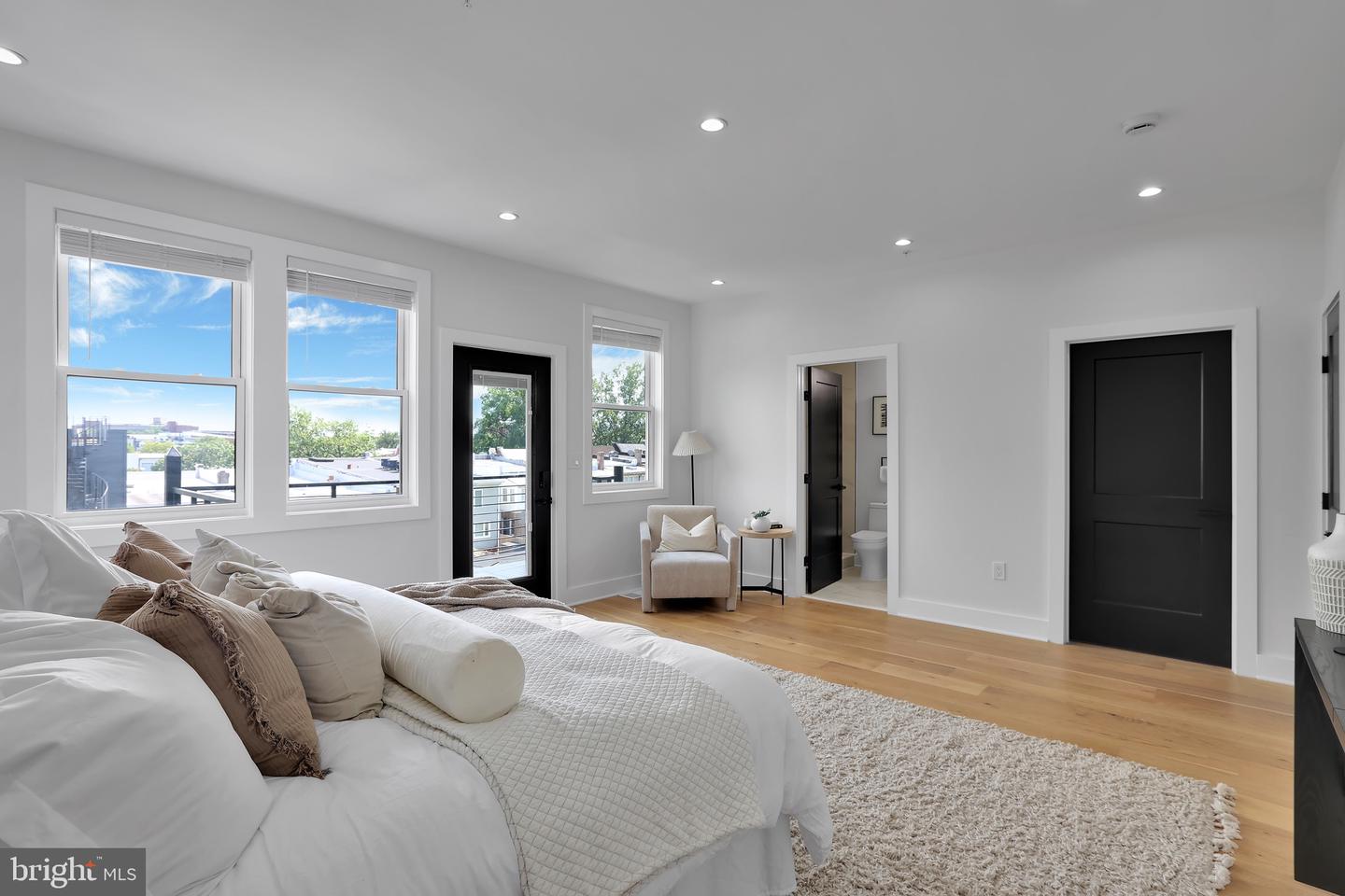 616 NW KENYON ST NW #1, WASHINGTON, District Of Columbia 20010, 5 Bedrooms Bedrooms, ,5 BathroomsBathrooms,Residential,For sale,616 NW KENYON ST NW #1,DCDC2212284 MLS # DCDC2212284