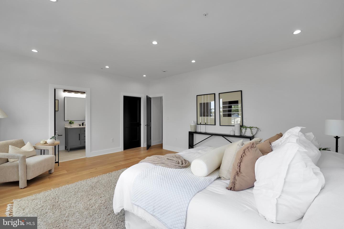 616 NW KENYON ST NW #1, WASHINGTON, District Of Columbia 20010, 5 Bedrooms Bedrooms, ,5 BathroomsBathrooms,Residential,For sale,616 NW KENYON ST NW #1,DCDC2212284 MLS # DCDC2212284
