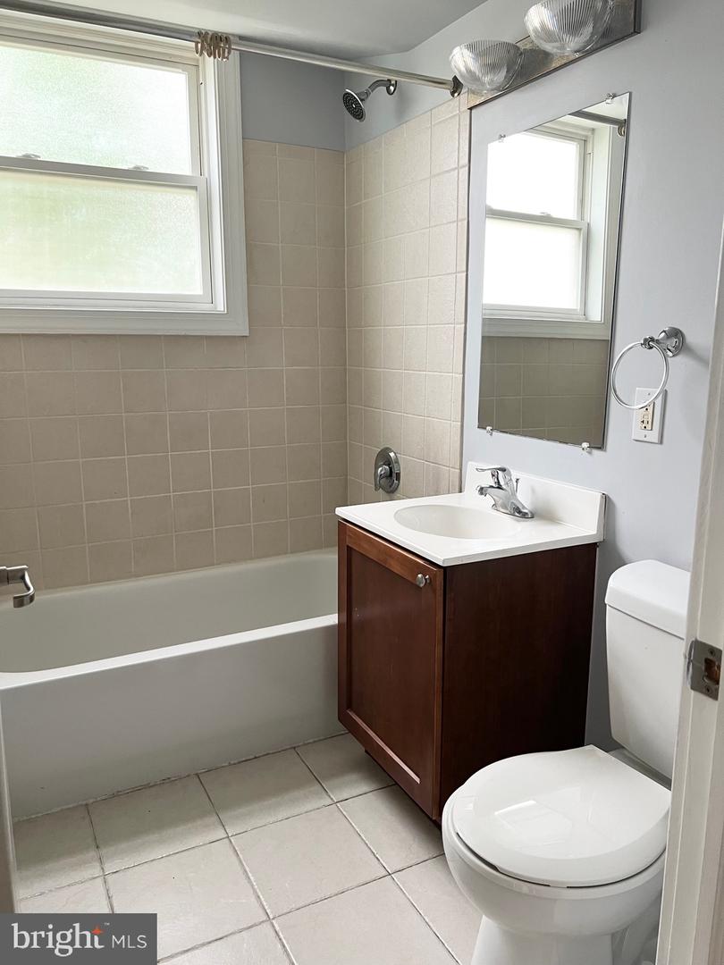 2841 GAINESVILLE ST SE #203, WASHINGTON, District Of Columbia 20020, 2 Bedrooms Bedrooms, ,1 BathroomBathrooms,Residential,For sale,2841 GAINESVILLE ST SE #203,DCDC2212318 MLS # DCDC2212318