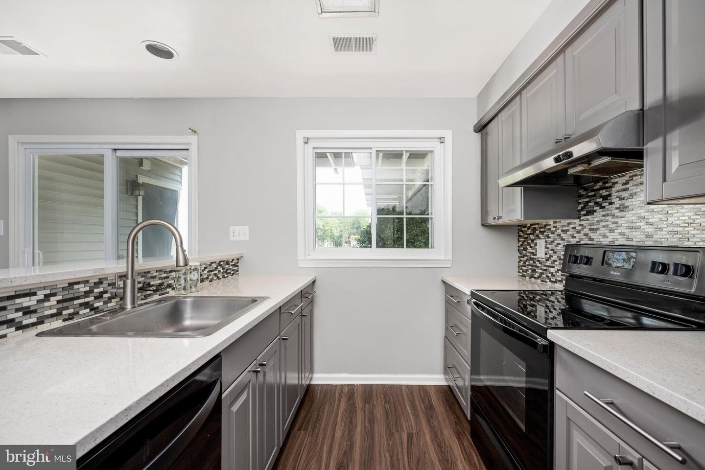 12934 GRAYS POINTE RD #A, FAIRFAX, Virginia 22033, 2 Bedrooms Bedrooms, ,2 BathroomsBathrooms,Residential,For sale,12934 GRAYS POINTE RD #A,VAFX2257862 MLS # VAFX2257862