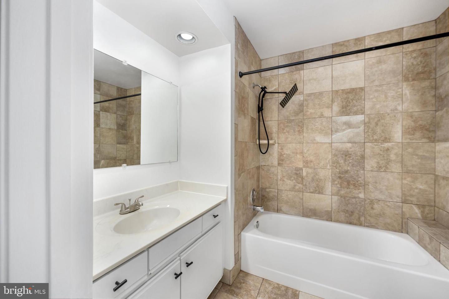 12934 GRAYS POINTE RD #A, FAIRFAX, Virginia 22033, 2 Bedrooms Bedrooms, ,2 BathroomsBathrooms,Residential,For sale,12934 GRAYS POINTE RD #A,VAFX2257862 MLS # VAFX2257862
