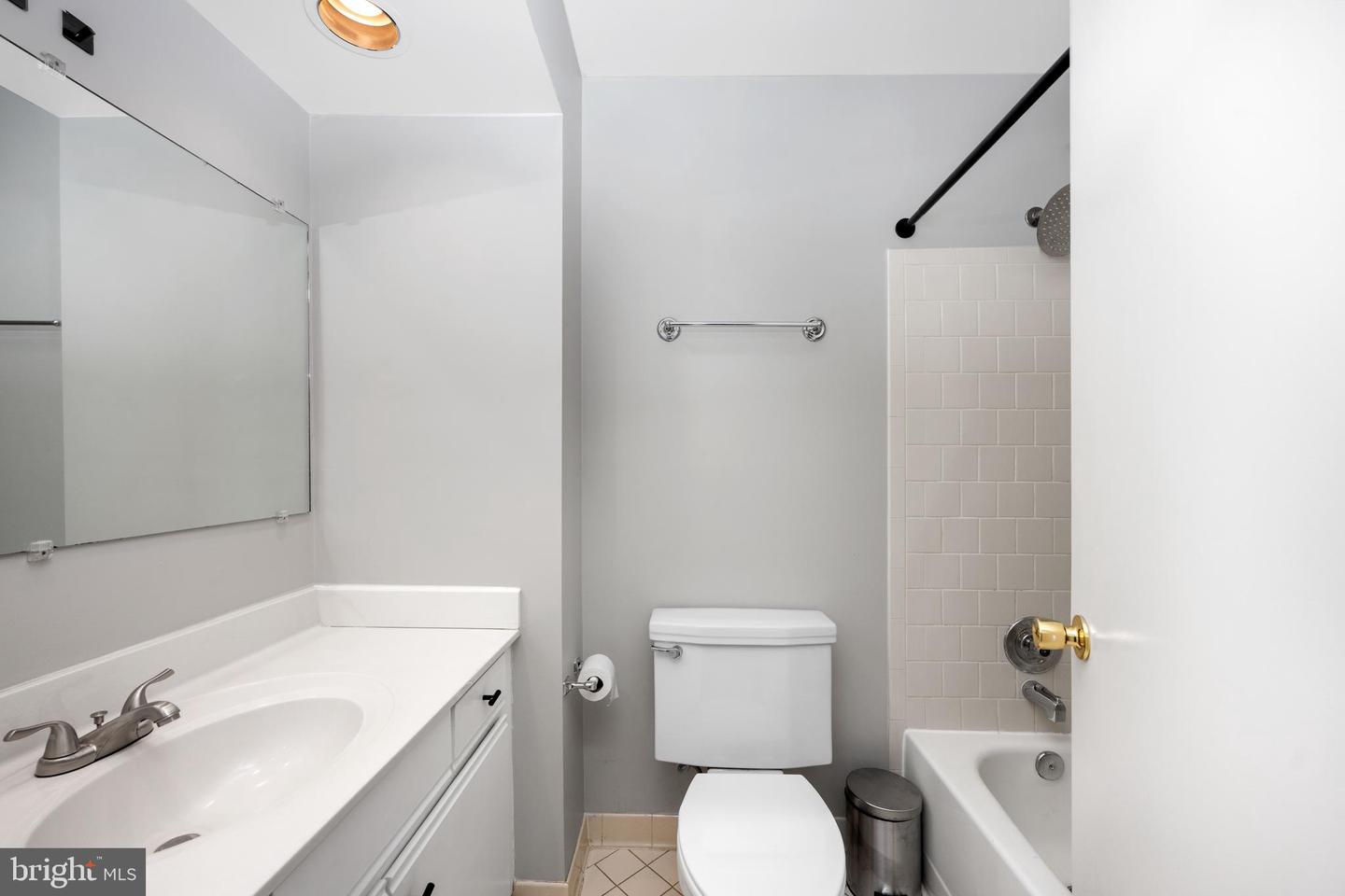 12934 GRAYS POINTE RD #A, FAIRFAX, Virginia 22033, 2 Bedrooms Bedrooms, ,2 BathroomsBathrooms,Residential,For sale,12934 GRAYS POINTE RD #A,VAFX2257862 MLS # VAFX2257862