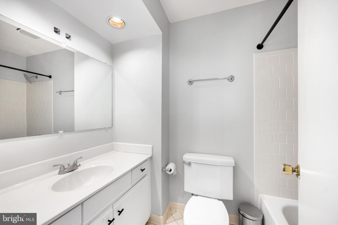 12934 GRAYS POINTE RD #A, FAIRFAX, Virginia 22033, 2 Bedrooms Bedrooms, ,2 BathroomsBathrooms,Residential,For sale,12934 GRAYS POINTE RD #A,VAFX2257862 MLS # VAFX2257862