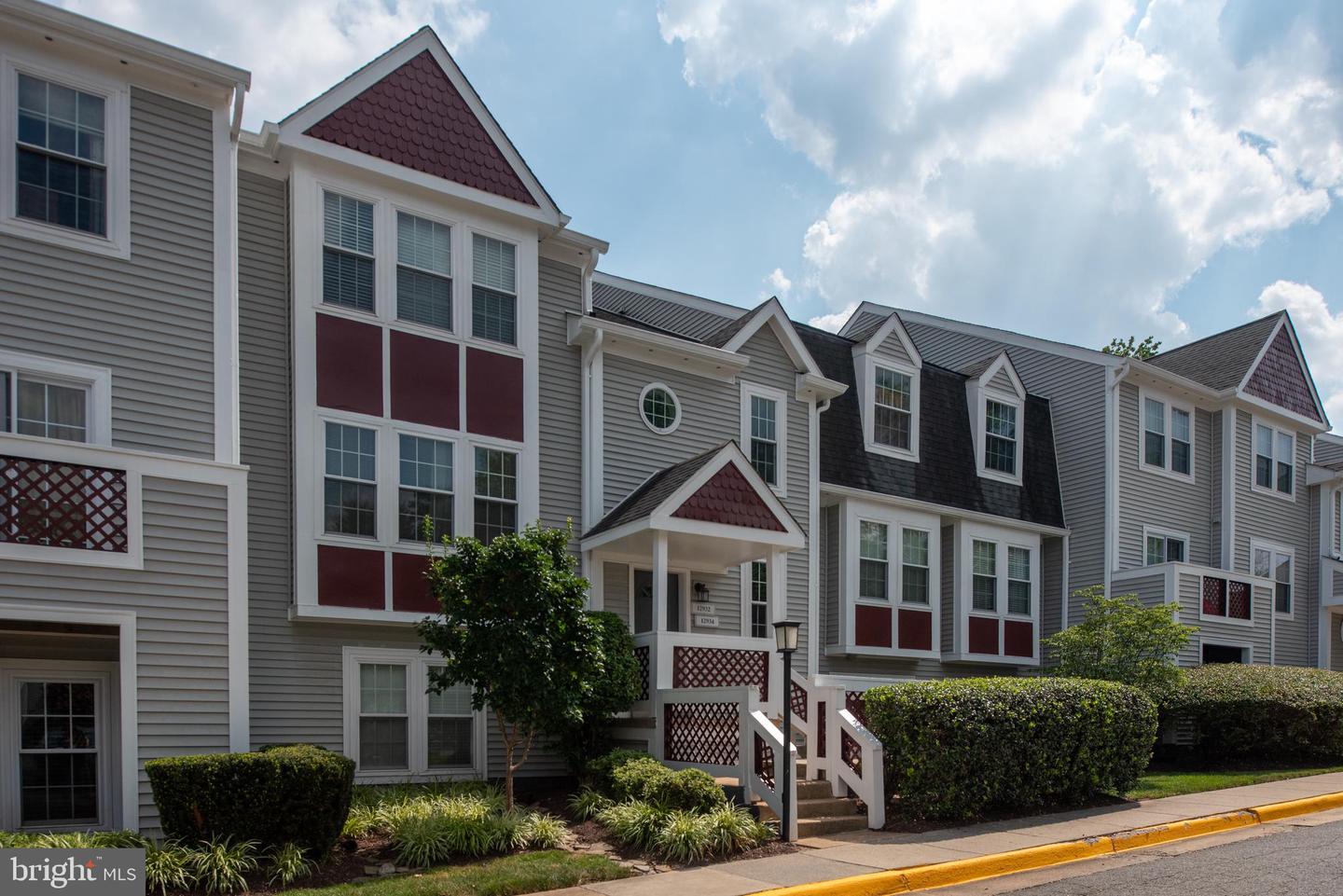 12934 GRAYS POINTE RD #A, FAIRFAX, Virginia 22033, 2 Bedrooms Bedrooms, ,2 BathroomsBathrooms,Residential,For sale,12934 GRAYS POINTE RD #A,VAFX2257862 MLS # VAFX2257862