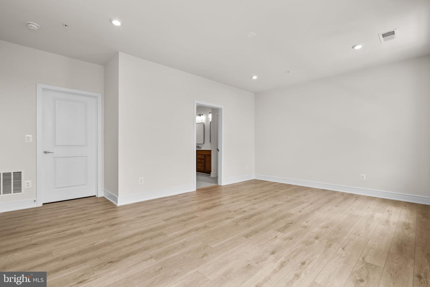 23640 BOLTON CRESCENT TER #13-303, ASHBURN, Virginia 20148, 3 Bedrooms Bedrooms, ,2 BathroomsBathrooms,Residential,For sale,23640 BOLTON CRESCENT TER #13-303,VALO2103258 MLS # VALO2103258