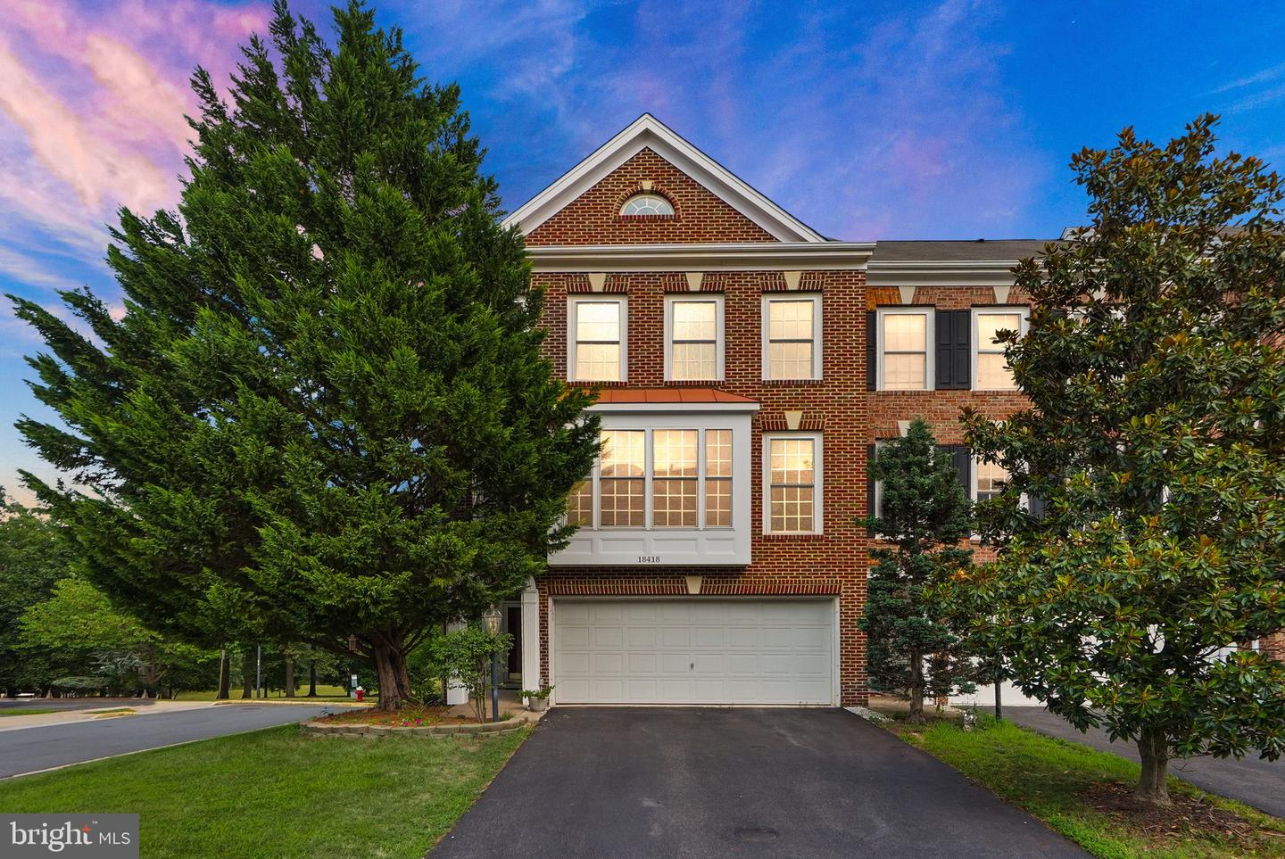 18418 MONTVIEW SQ, LEESBURG, Virginia 20176, 3 Bedrooms Bedrooms, ,3 BathroomsBathrooms,Residential,For sale,18418 MONTVIEW SQ,VALO2103270 MLS # VALO2103270
