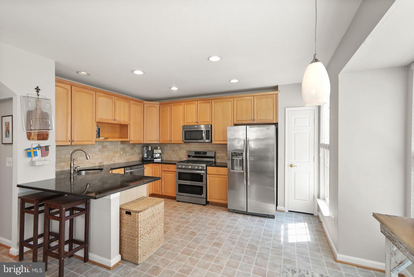 18418 MONTVIEW SQ, LEESBURG, Virginia 20176, 3 Bedrooms Bedrooms, ,3 BathroomsBathrooms,Residential,For sale,18418 MONTVIEW SQ,VALO2103270 MLS # VALO2103270