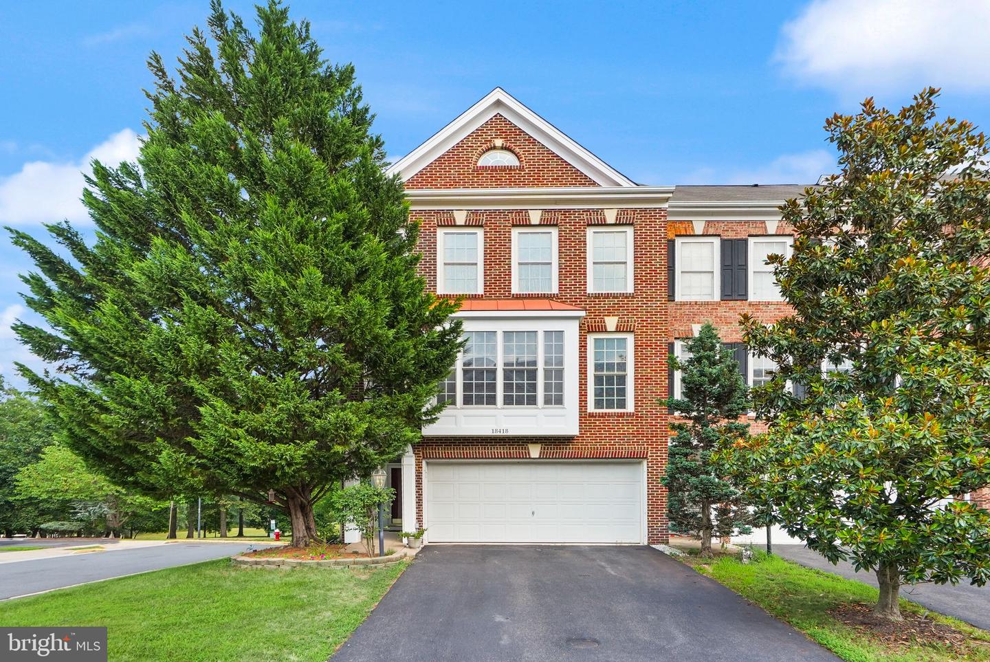 18418 MONTVIEW SQ, LEESBURG, Virginia 20176, 3 Bedrooms Bedrooms, ,3 BathroomsBathrooms,Residential,For sale,18418 MONTVIEW SQ,VALO2103270 MLS # VALO2103270