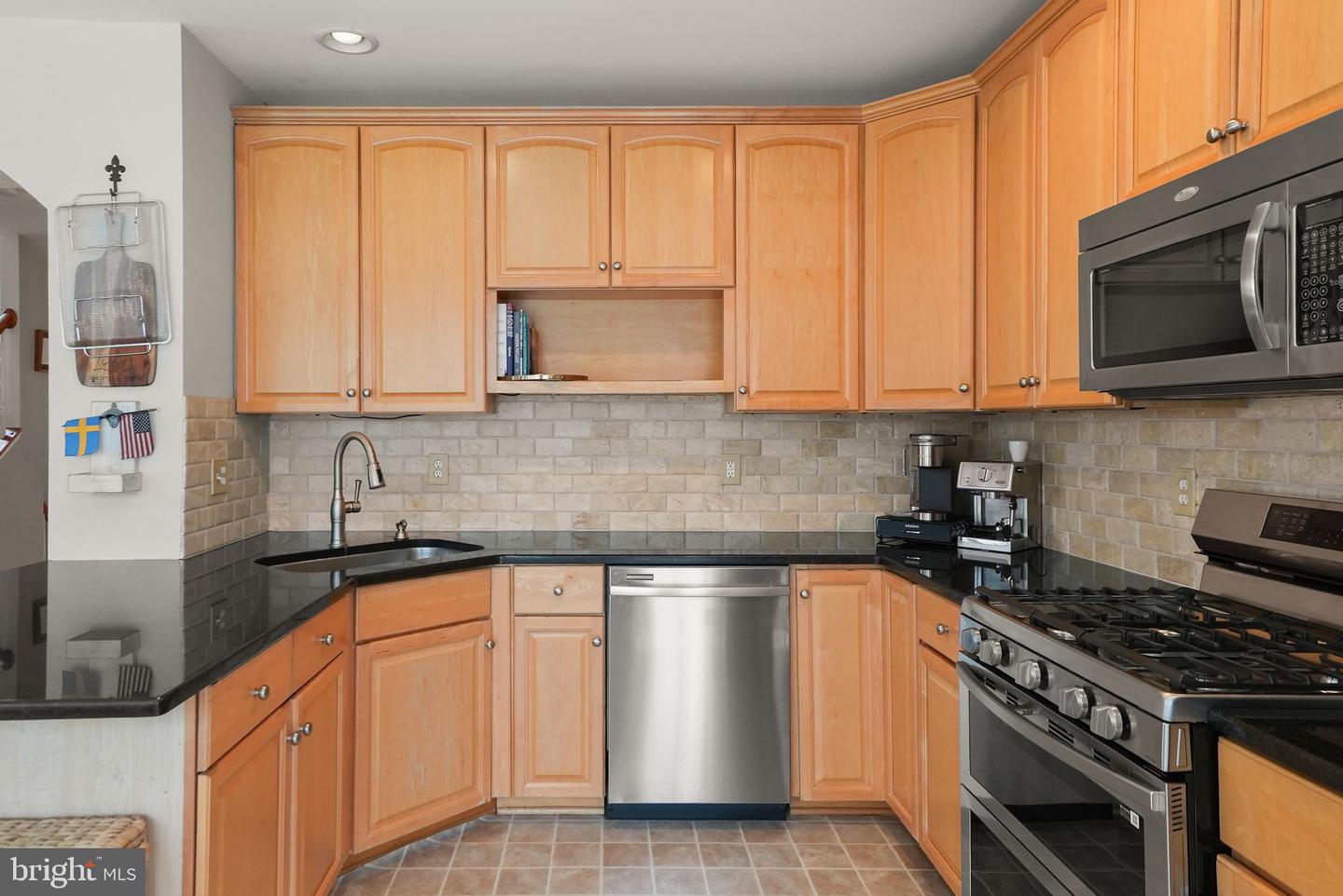 18418 MONTVIEW SQ, LEESBURG, Virginia 20176, 3 Bedrooms Bedrooms, ,3 BathroomsBathrooms,Residential,For sale,18418 MONTVIEW SQ,VALO2103270 MLS # VALO2103270