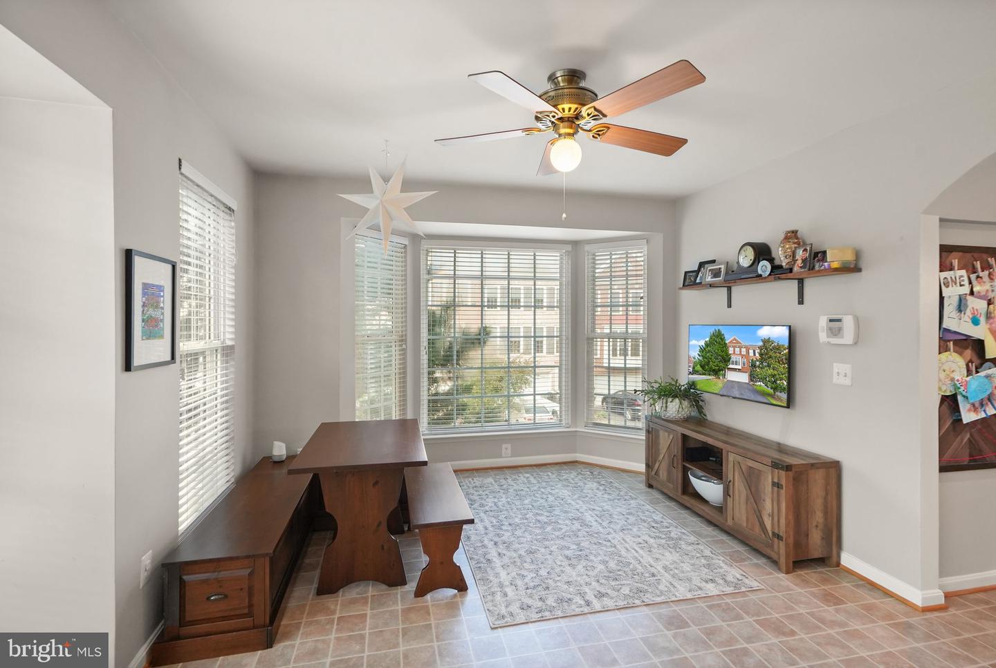 18418 MONTVIEW SQ, LEESBURG, Virginia 20176, 3 Bedrooms Bedrooms, ,3 BathroomsBathrooms,Residential,For sale,18418 MONTVIEW SQ,VALO2103270 MLS # VALO2103270
